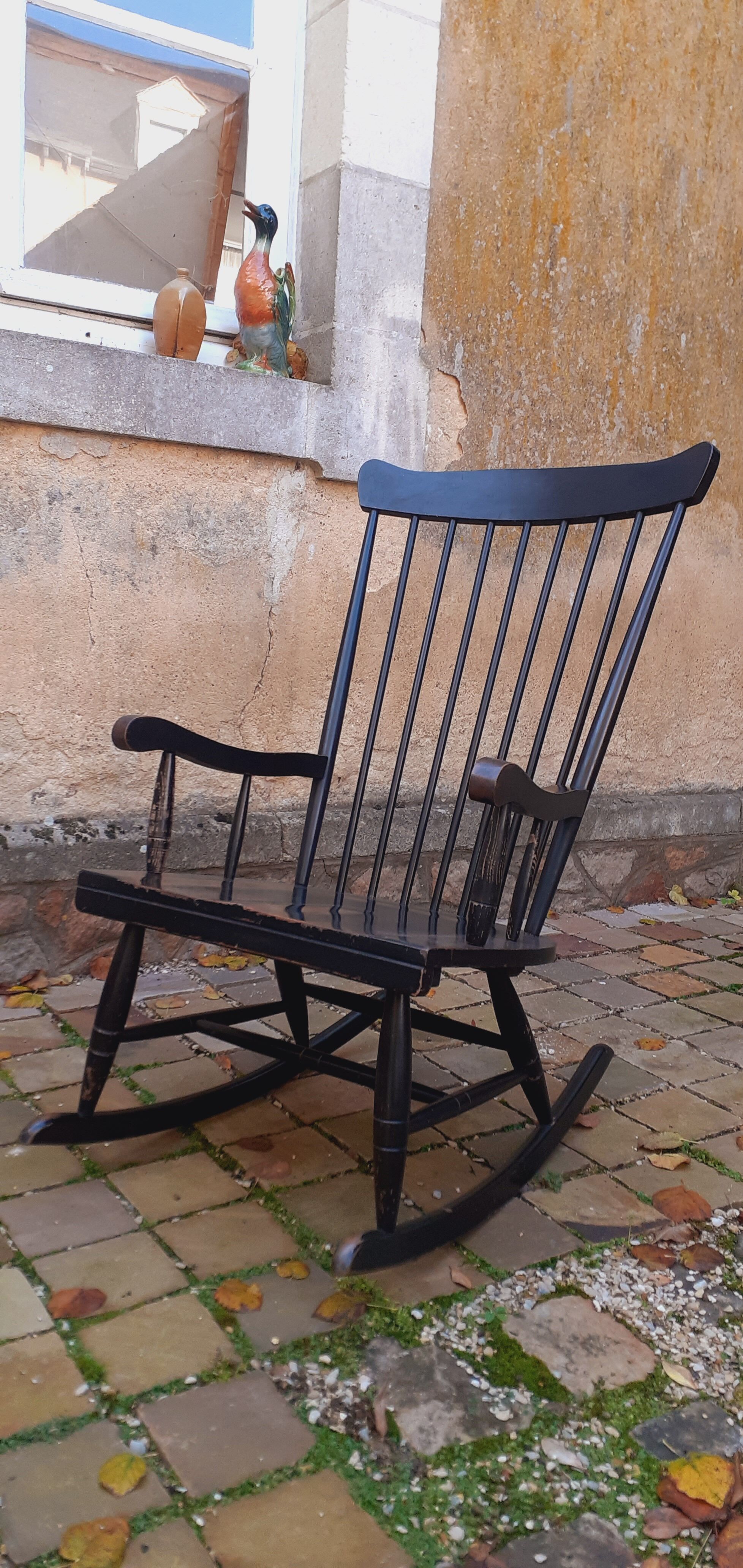 Rocking-chair vintage 50s in black lacquered wood