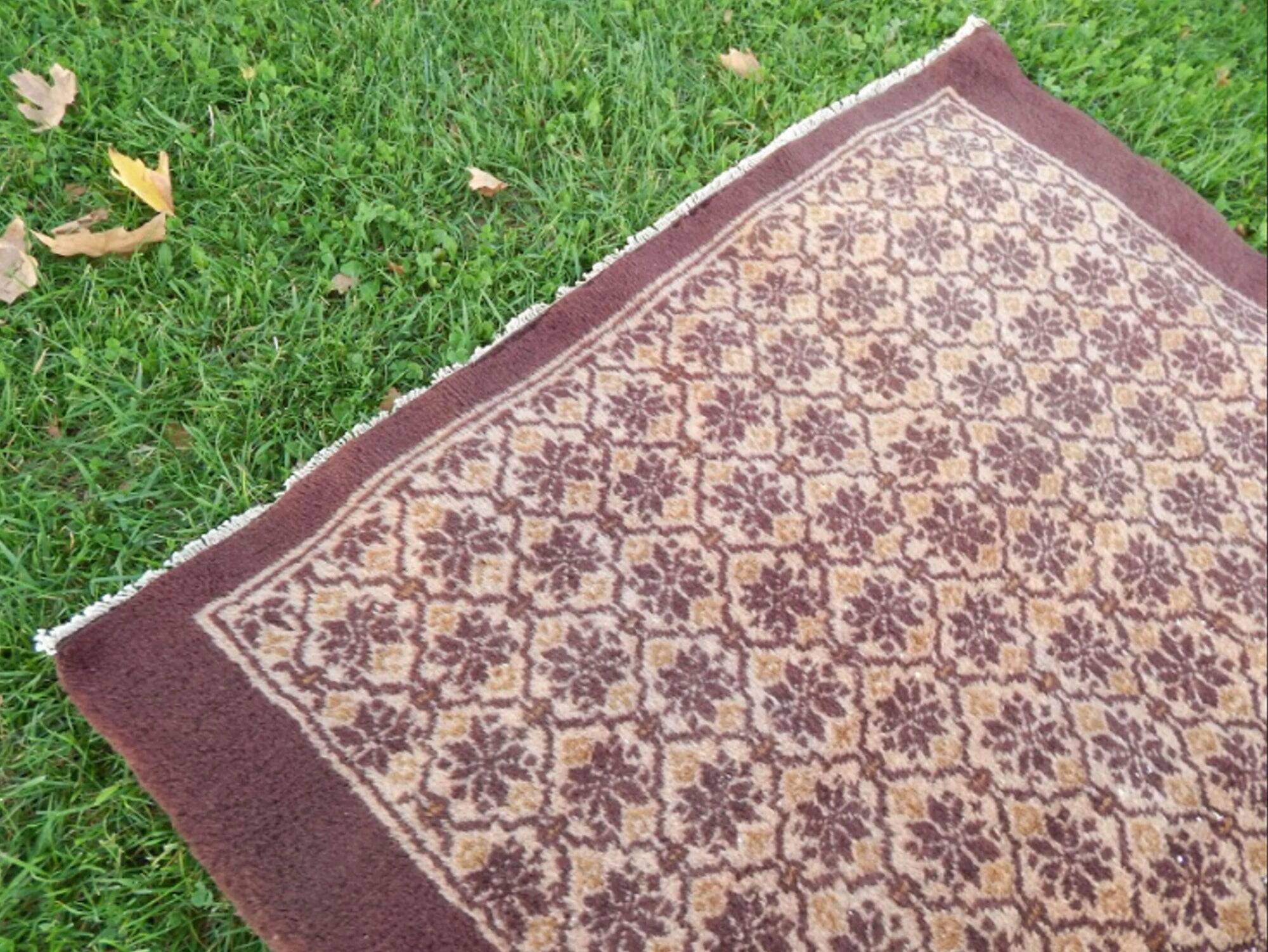 Vintage handmade Turkish rug 115x188 cm