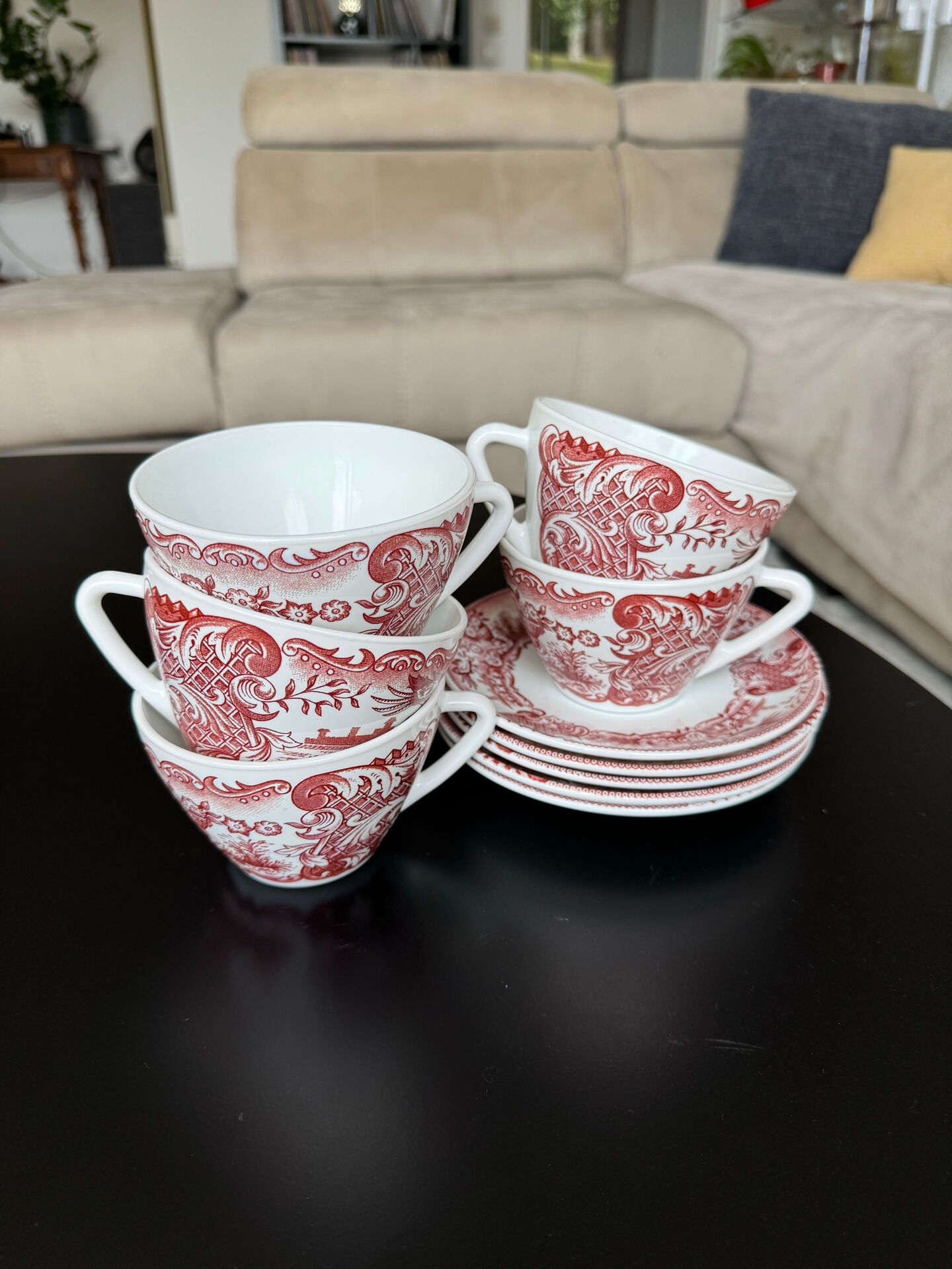 5 cups and 5 saucers Rivanel in red opaline from the 1970s.