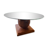 Round dining table