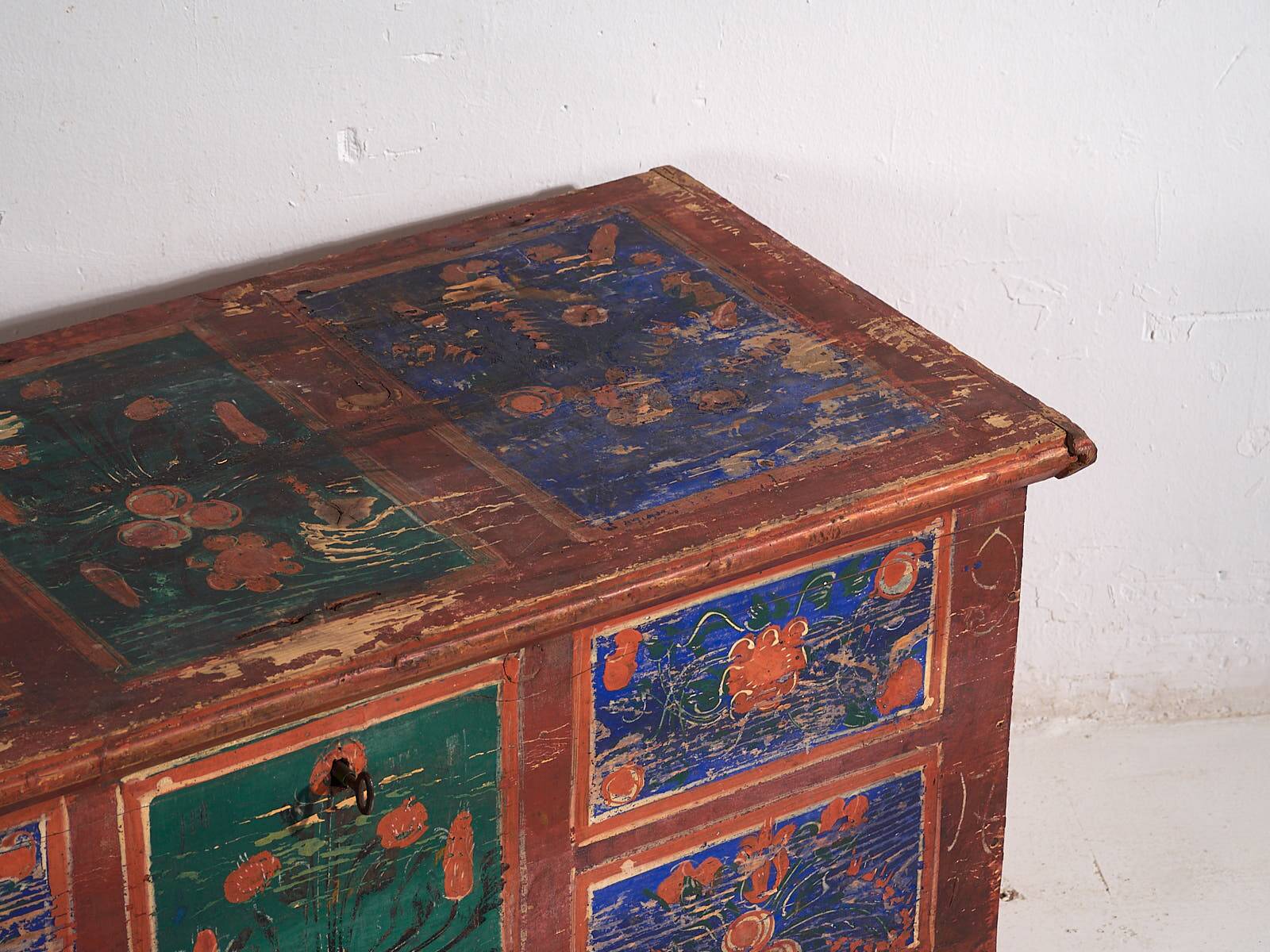 Antique hand-painted chest with floral motifs (1907) #100