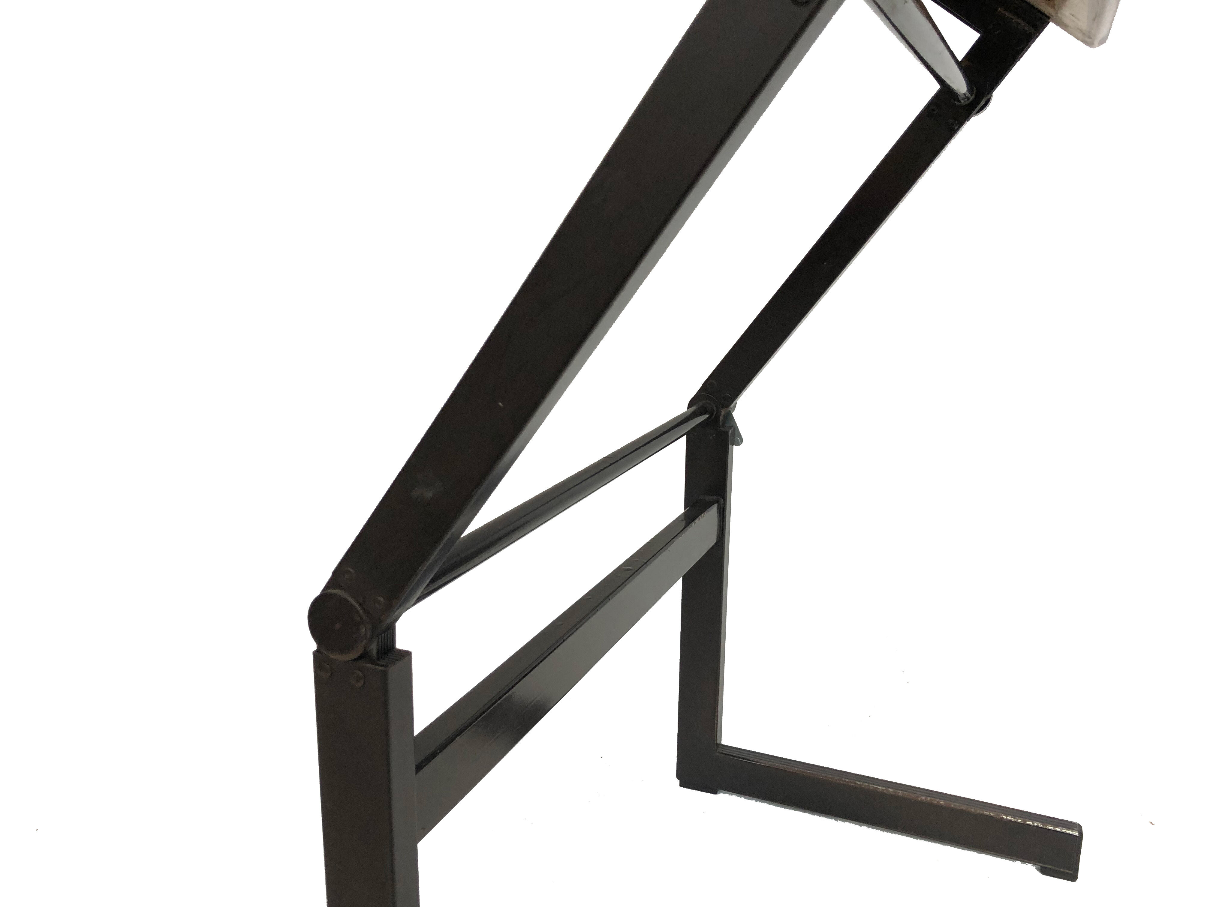 Bureau industriel des années 70 Pays-Bas Marko Galvanitas avec sa chaise
