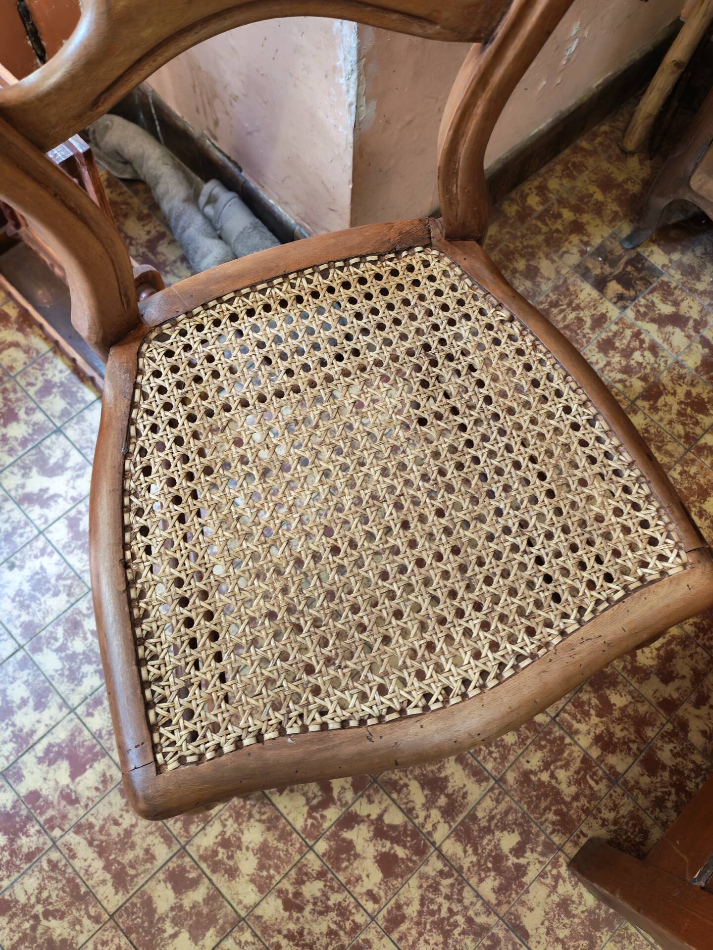 Set consisting of a small scriban desk and its antique chair.