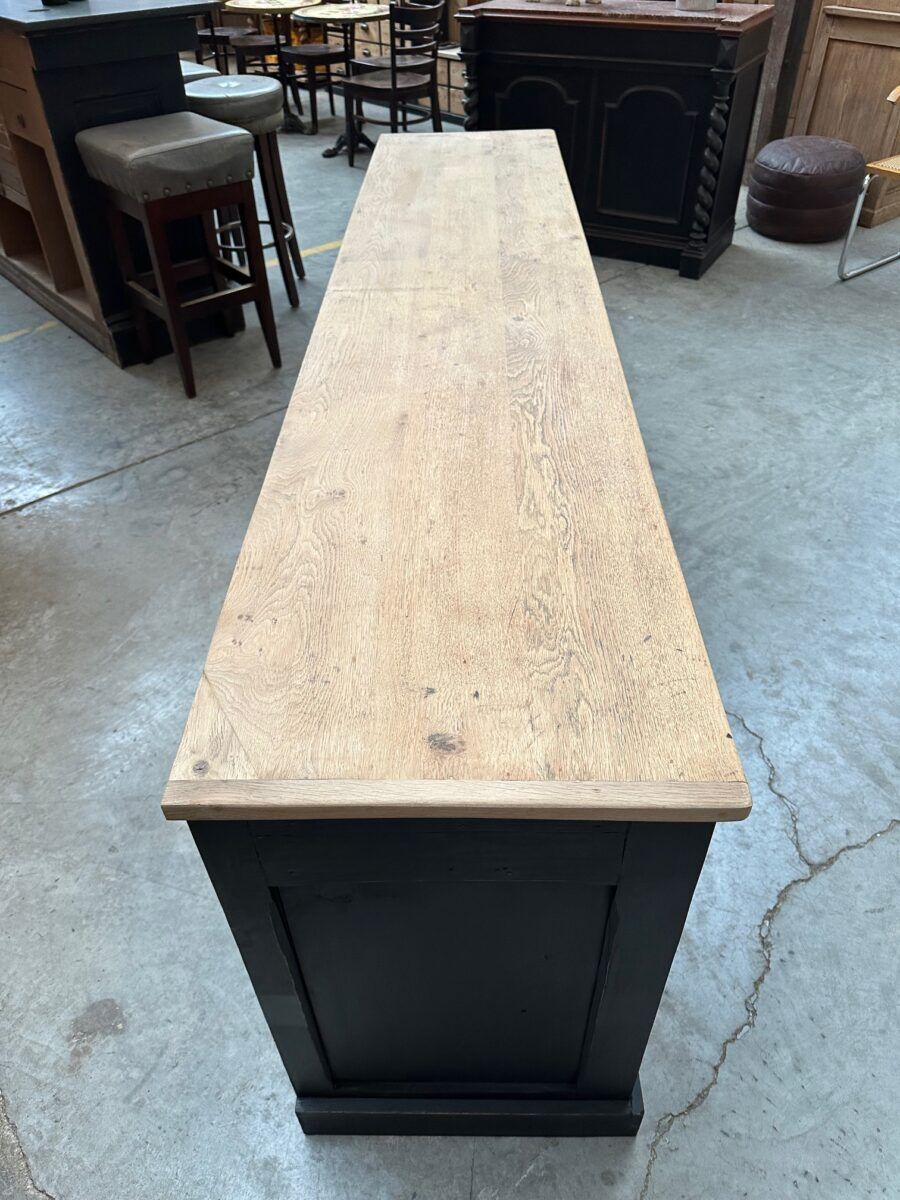 Enfilade with 4 doors from the early 20th century.