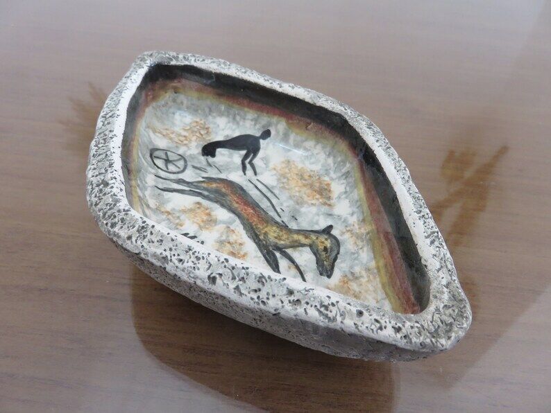 Empty ceramic rock pocket signed 60s