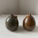 Paire de salière poivrière en grès forme ronde vintage