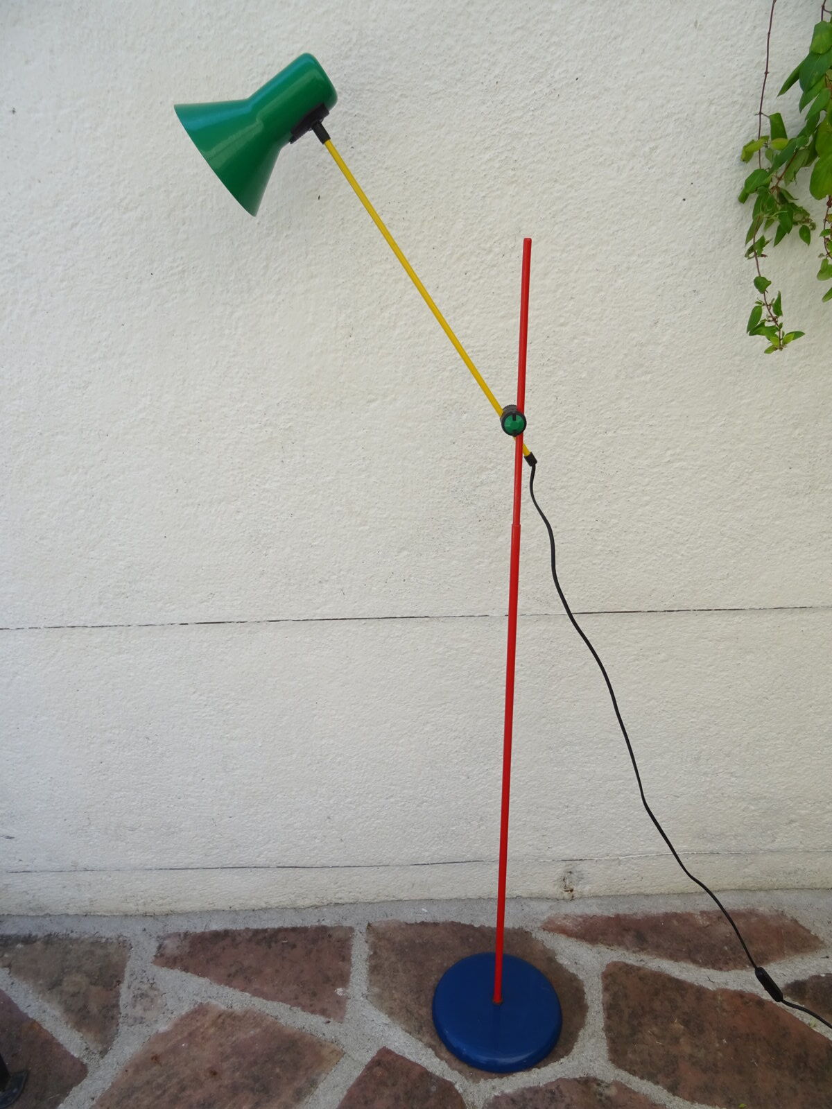 80s metal lamppost Memphis style