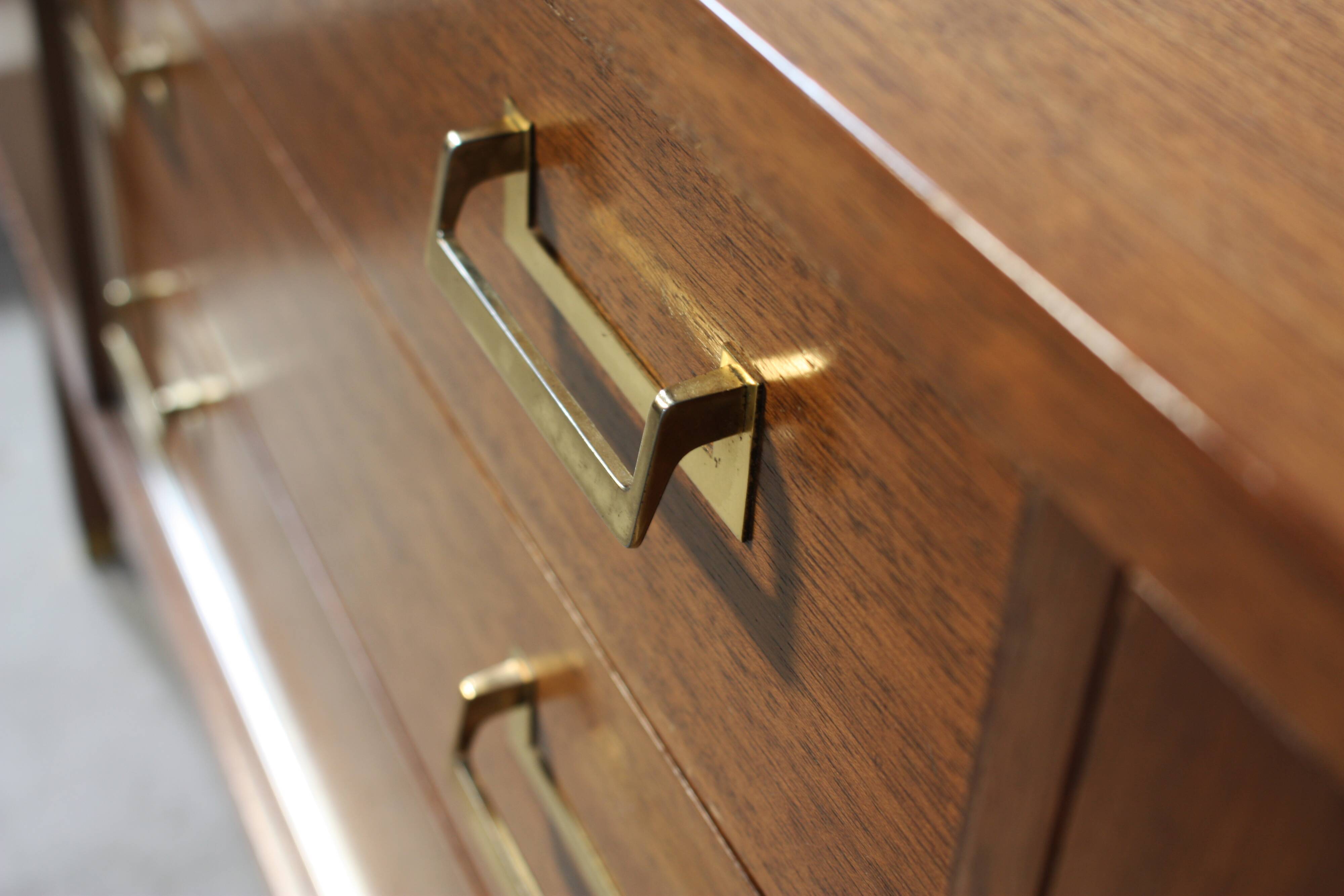 Enfilade en bois signée E-Gomme 1960s