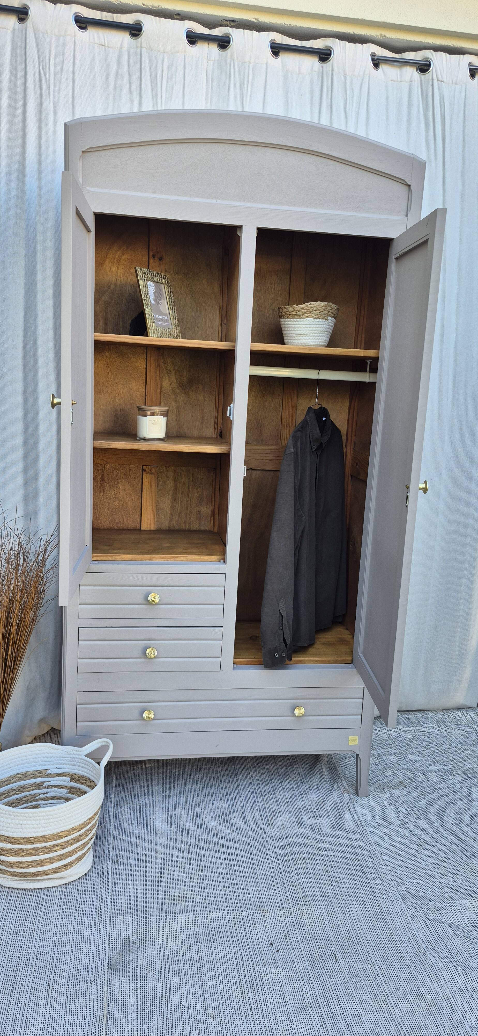 Armoire Parisienne d'hôtel