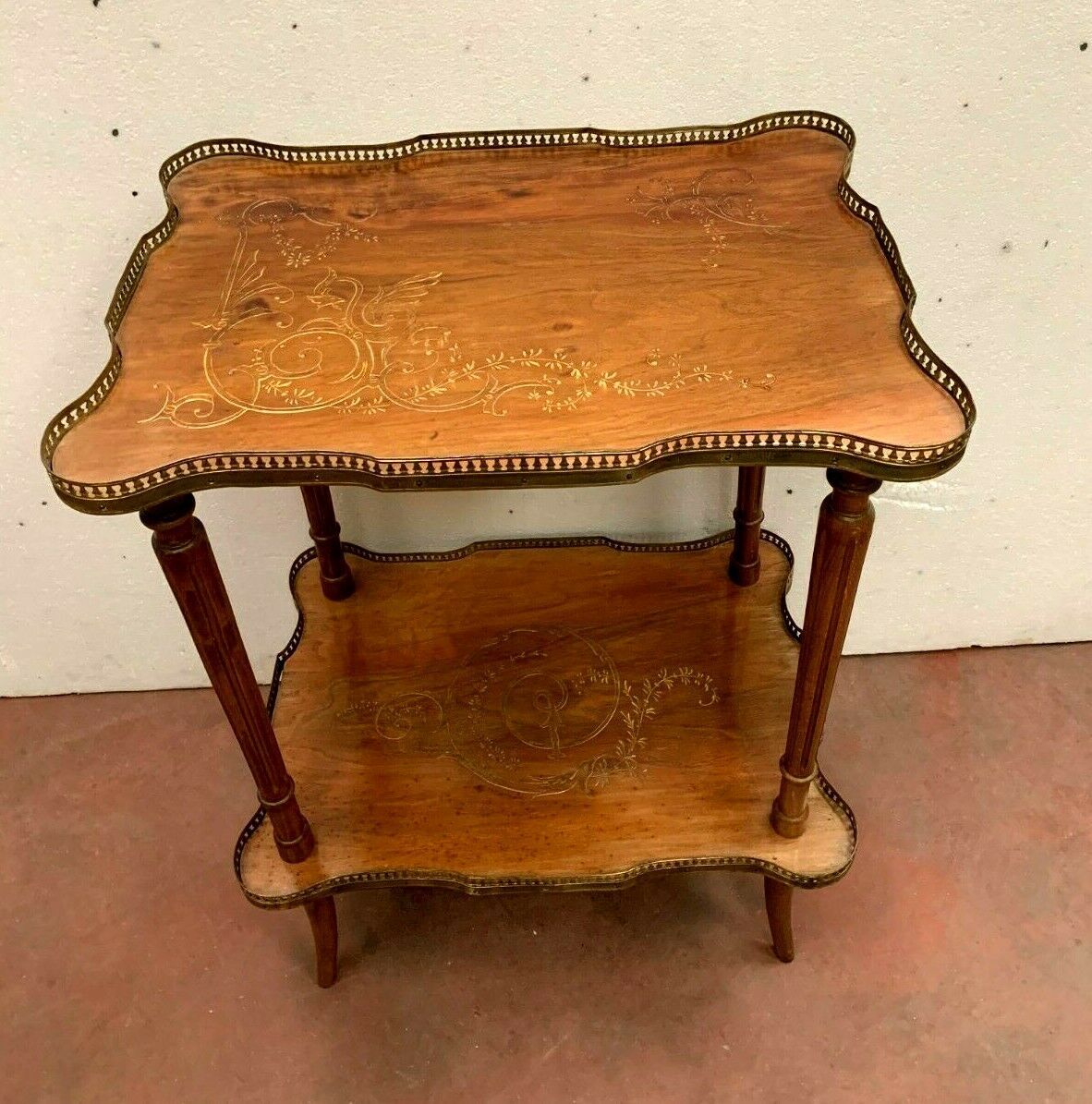 Healing two trays of Louis XVI style 20th century brass gallery