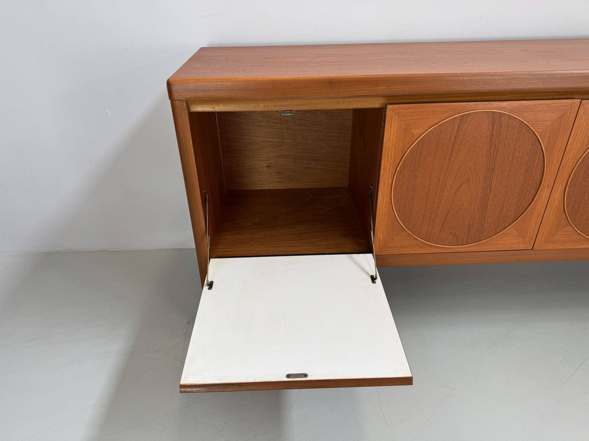 Buffet vintage Nathan Circle.