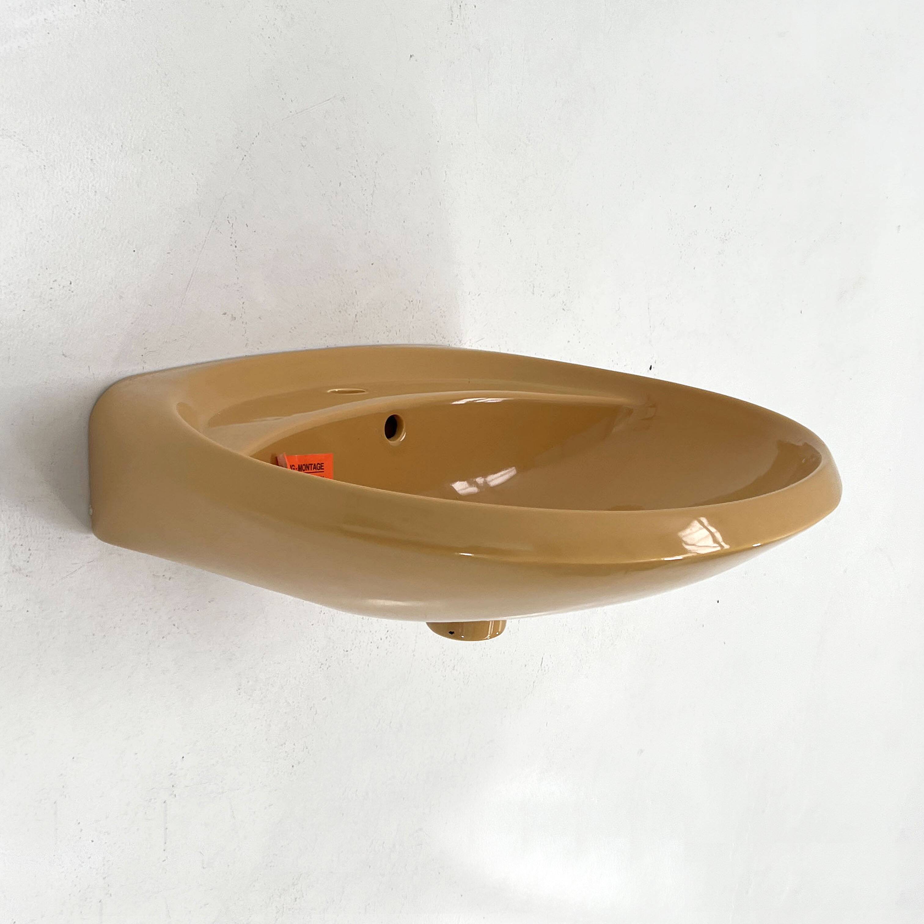 Lavabo moutarde de Keramag Keravit, 1980