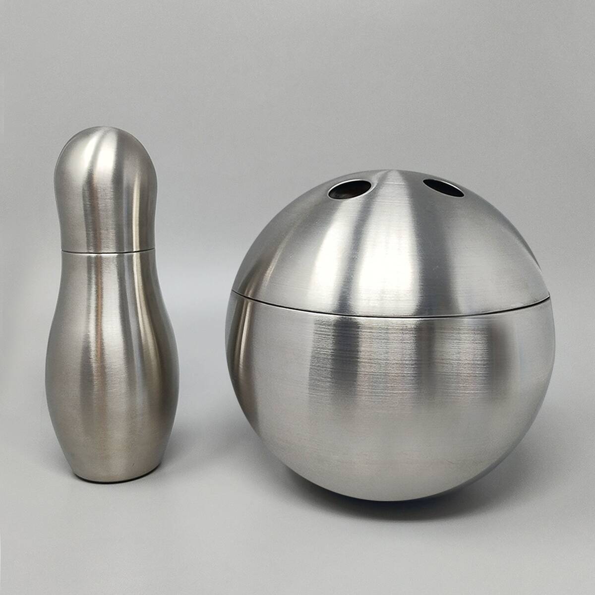 1970s Gorgeous "Bowling" Cocktail Shaker With Ice Bucket Tauma by Guzzini.