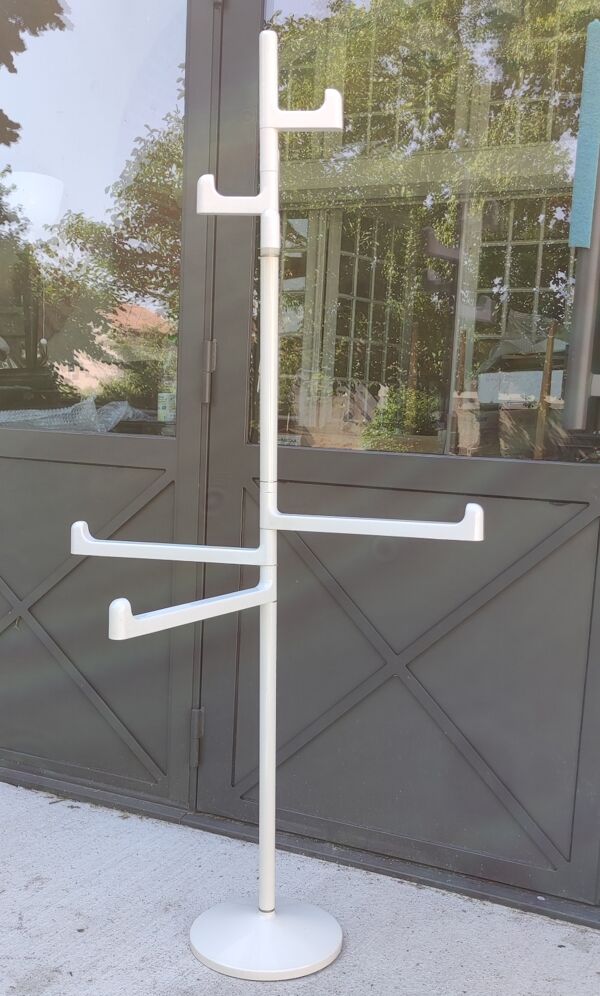 Porte manteau porte serviettes design par Makio Hasuike