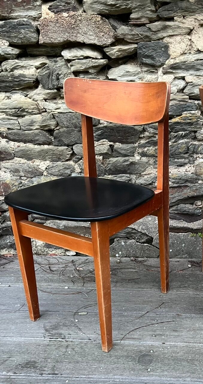 Paire de chaises scandinaves bois et skaï