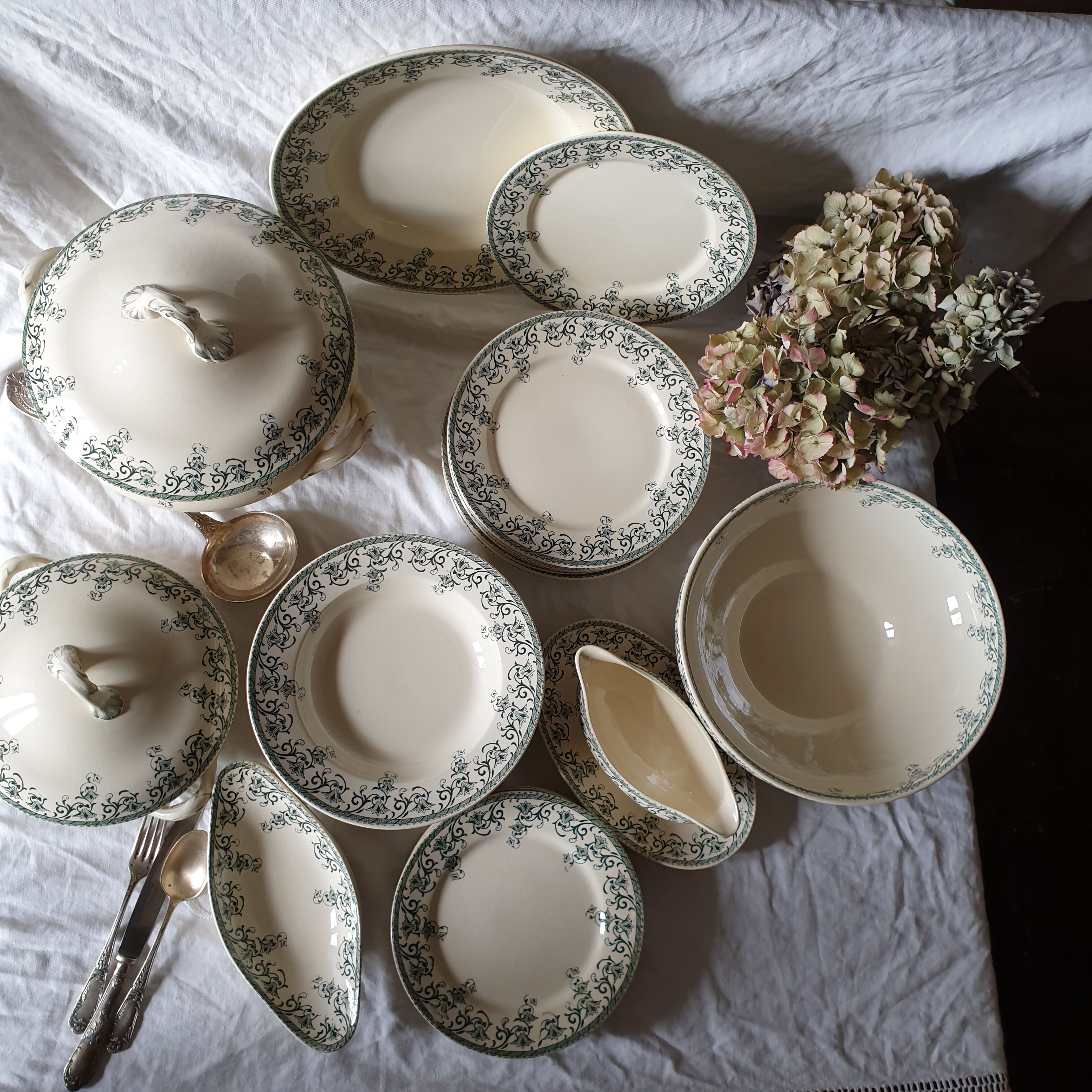33 pc antique green white transferware dinner service c1900 U&C Sarreguemines France, 10 places