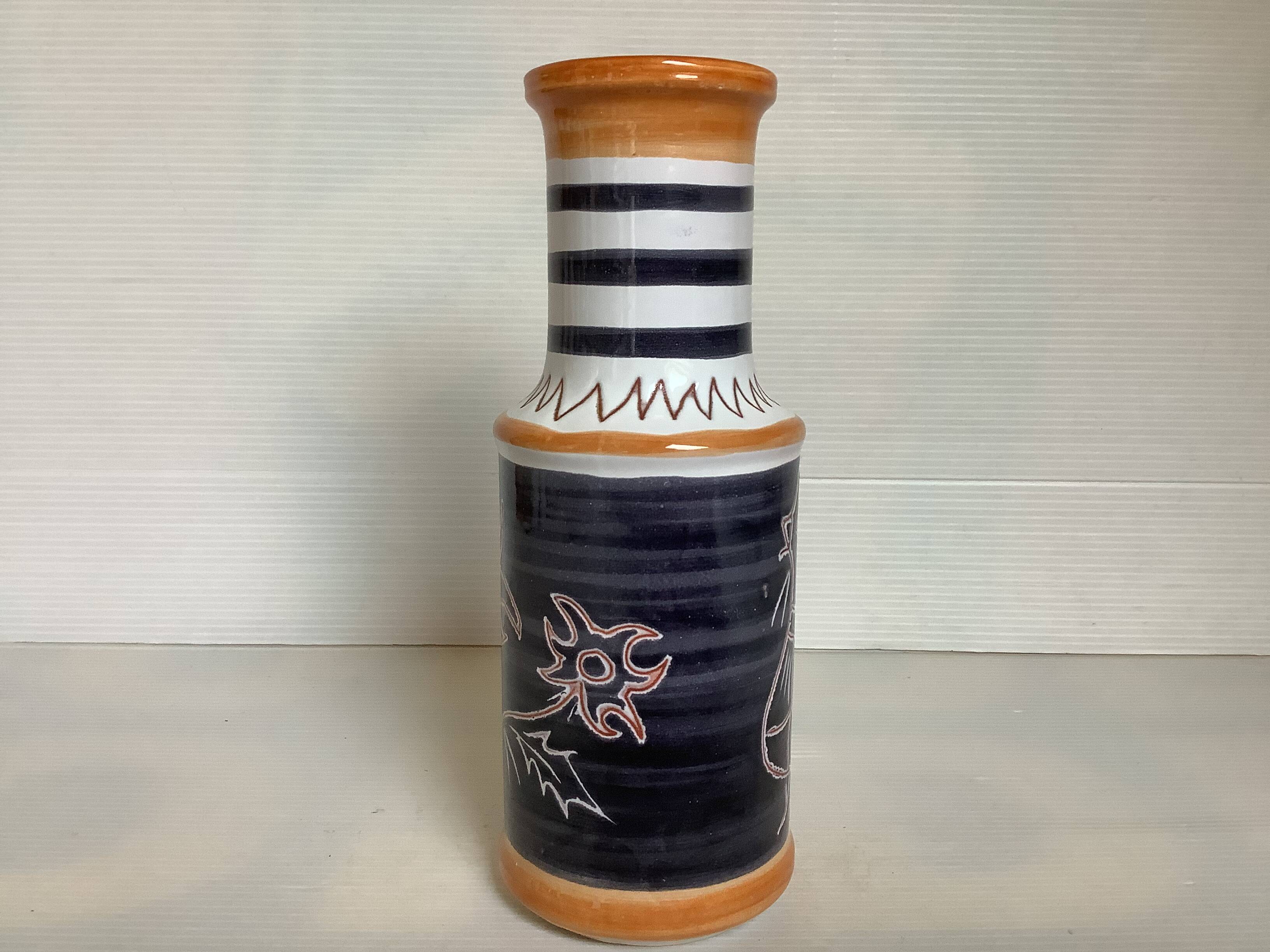 Zoomorphic vase and flowers Margot Plançon