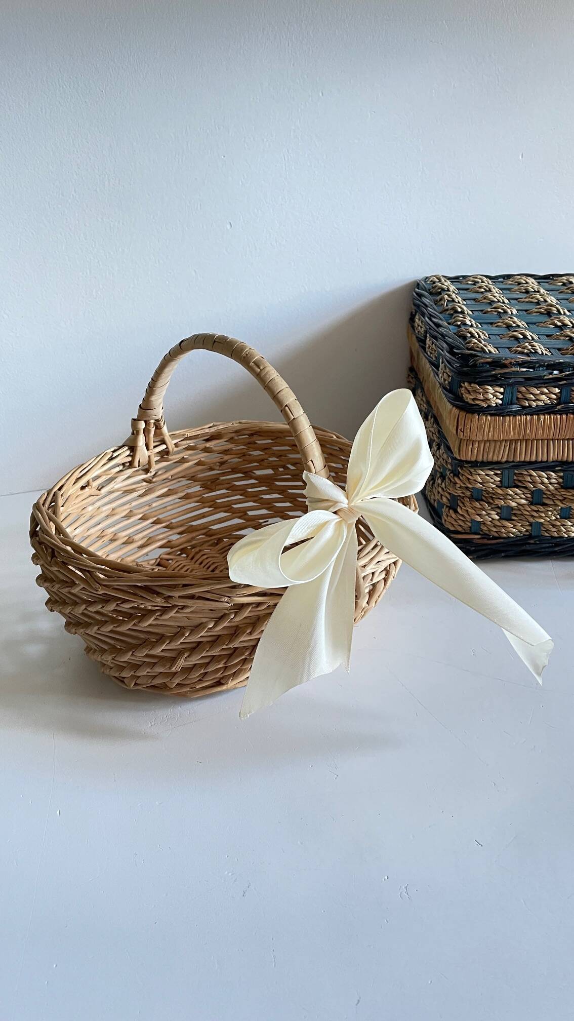 Set of 2 vintage rattan and rope baskets