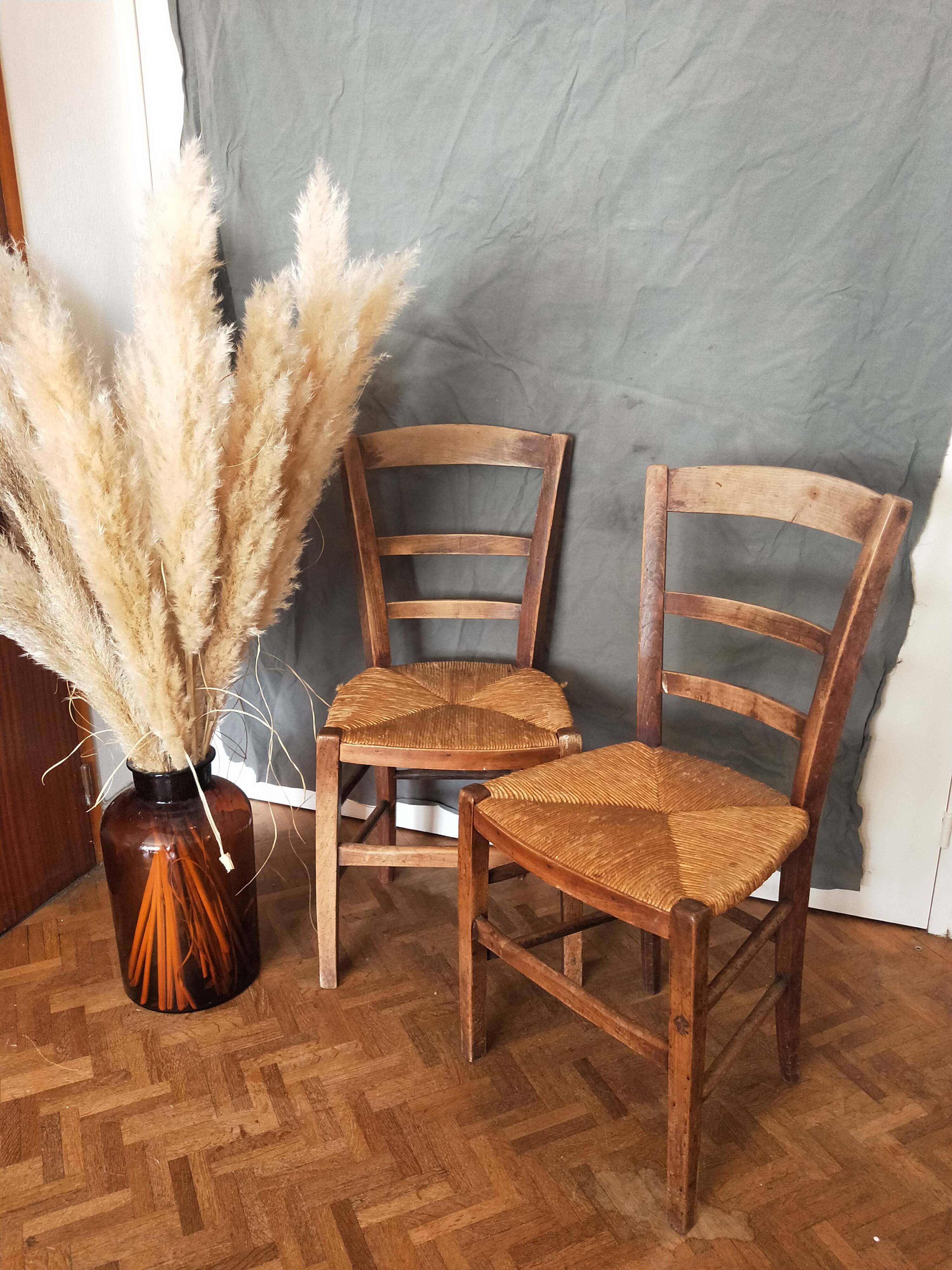 Lot of 2 mulched chairs