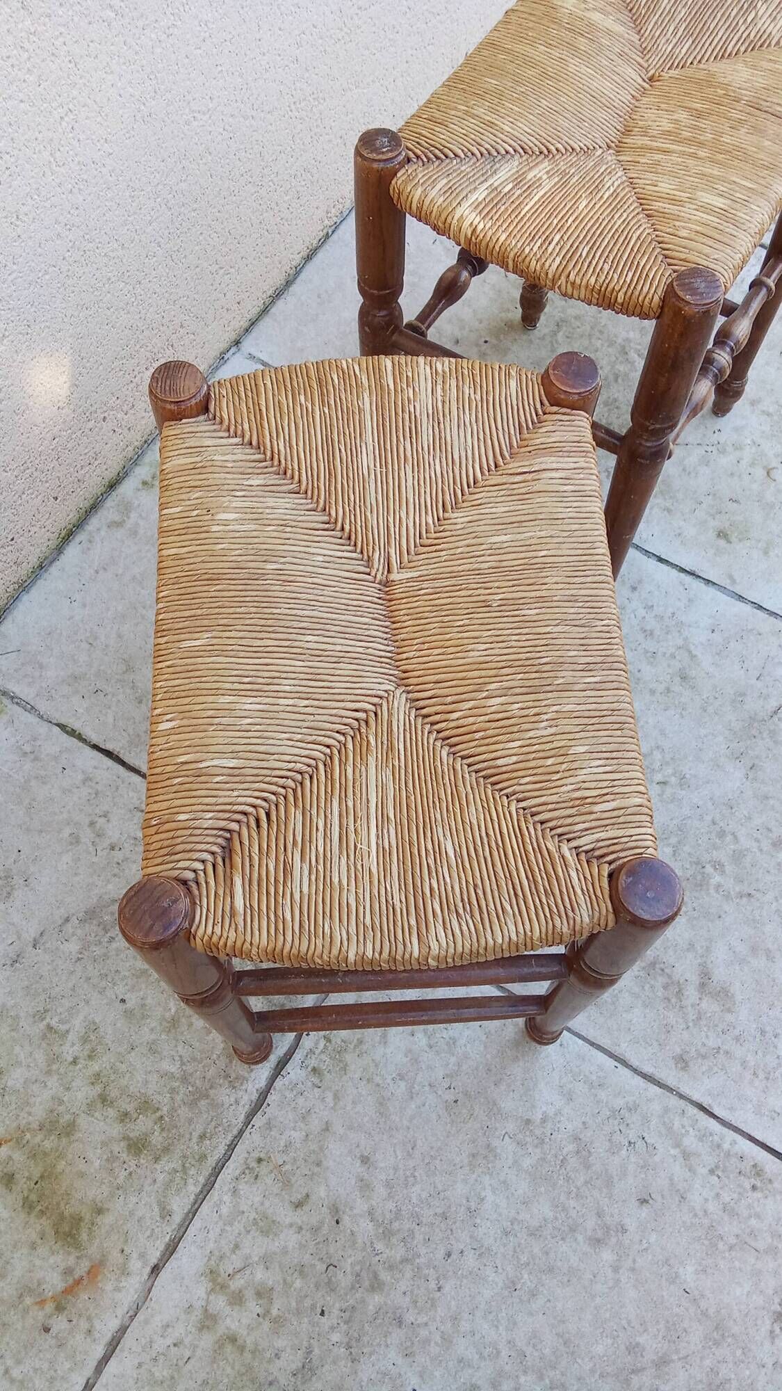 Pair of vintage wooden and straw stools from the 1950s, rectangular.
