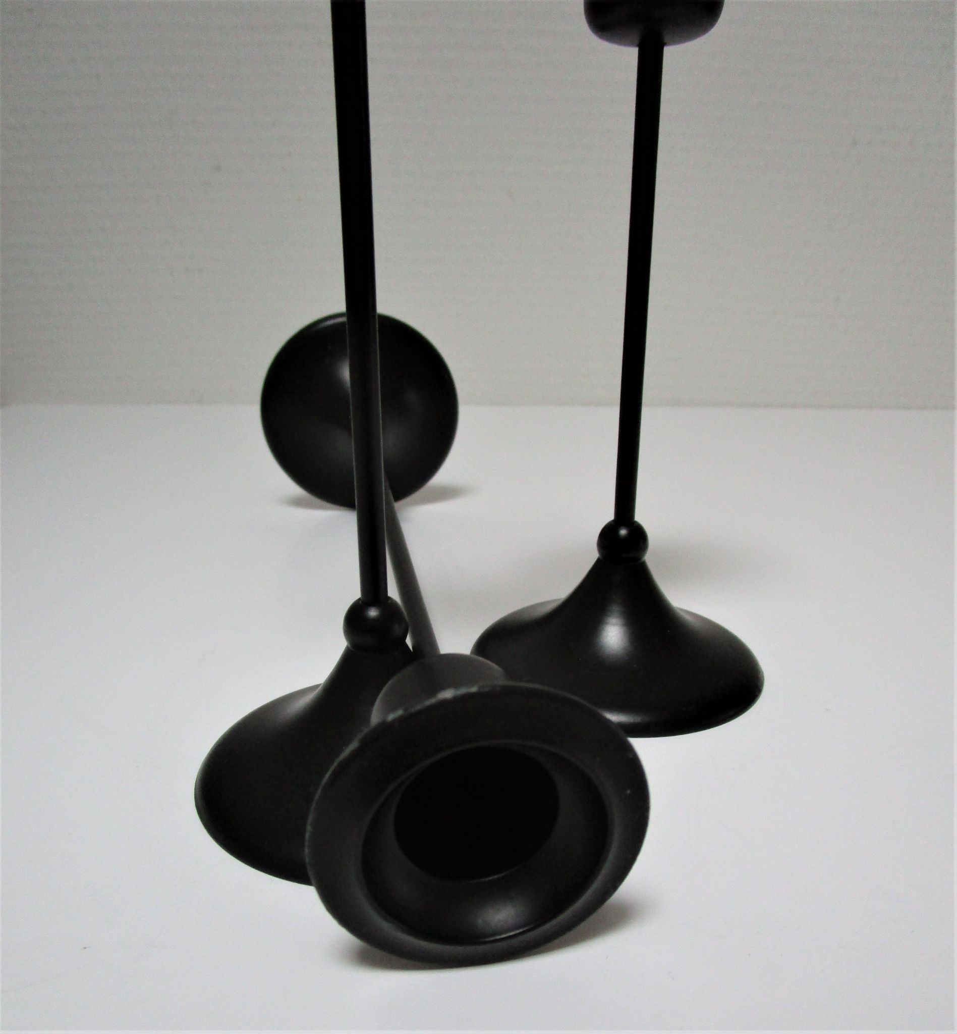 Trois bougeoirs métal laqué noir scandinaves