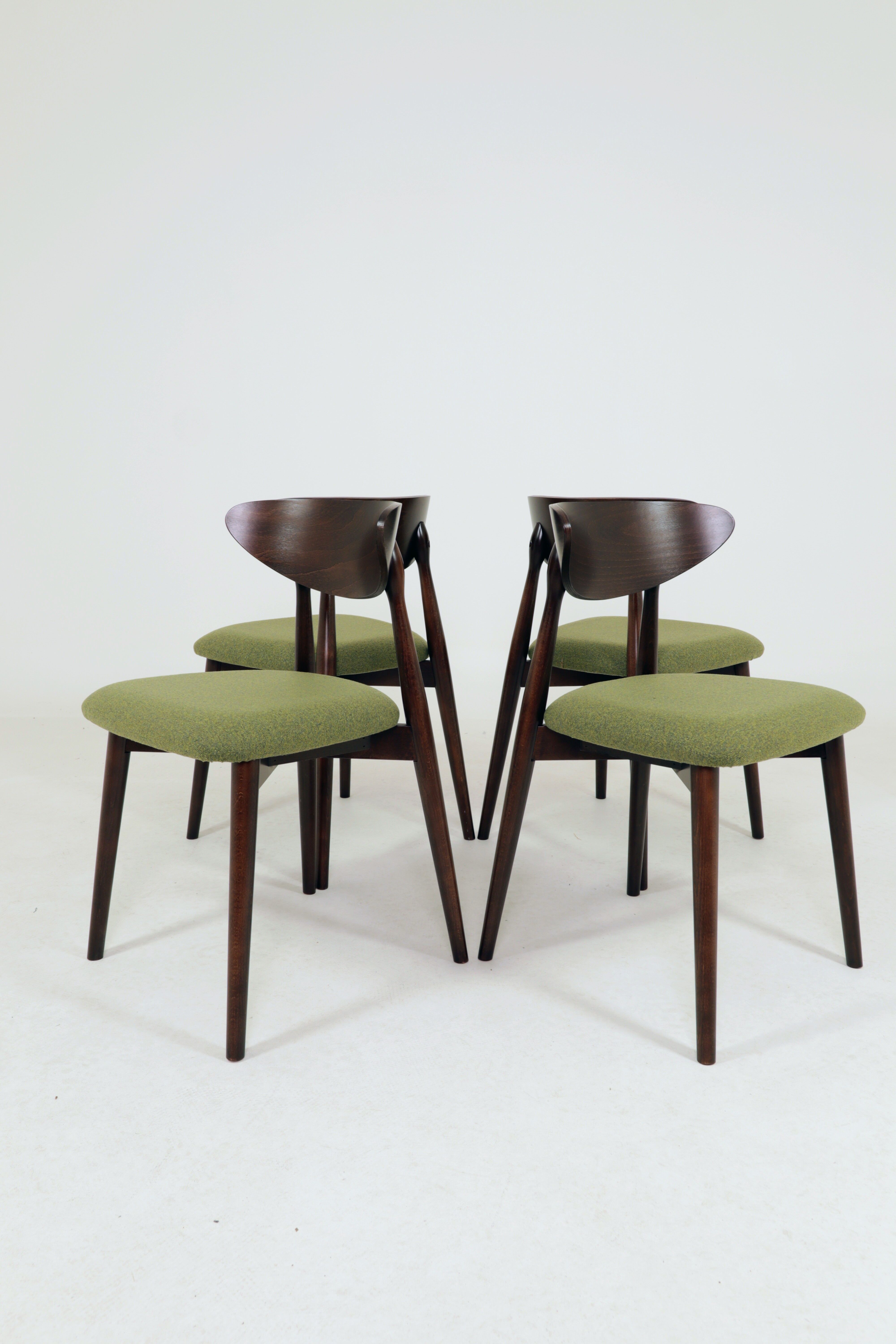 Ensemble de 4 chaises de salle à manger, bouclè vert avocat et bois foncé.