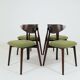 Ensemble de 4 chaises de salle à manger, bouclè vert avocat et bois foncé.