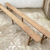 Paire d’anciens grands bancs de ferme