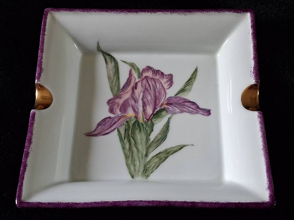 Sublime Pocket Bowl in Limoges Porcelain, Hand-Painted Iris & Gold Leaf