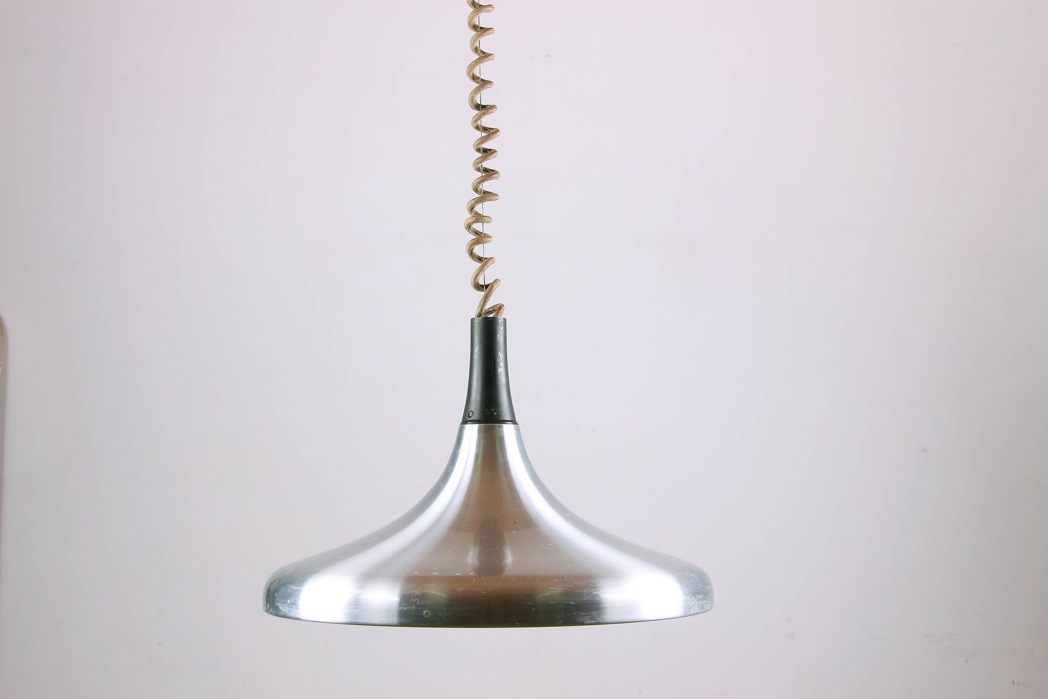 Grande suspension Allemande en métal chromé, modèle Tulip par Erco 1960.