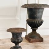 Lot de trois vases Médicis en fonte