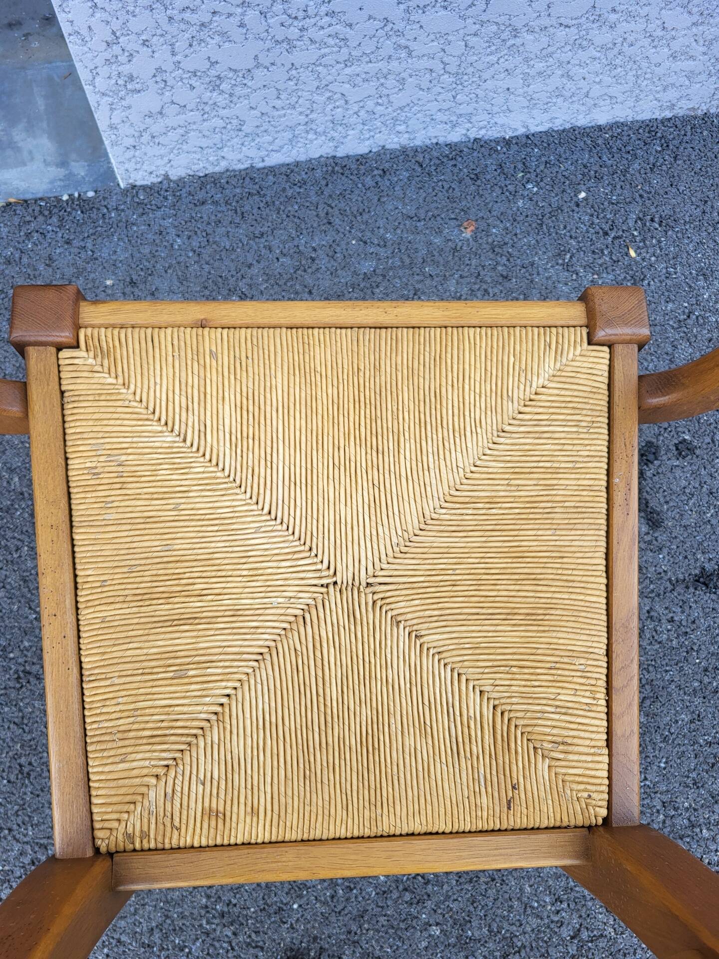 Country-style chair in solid oak