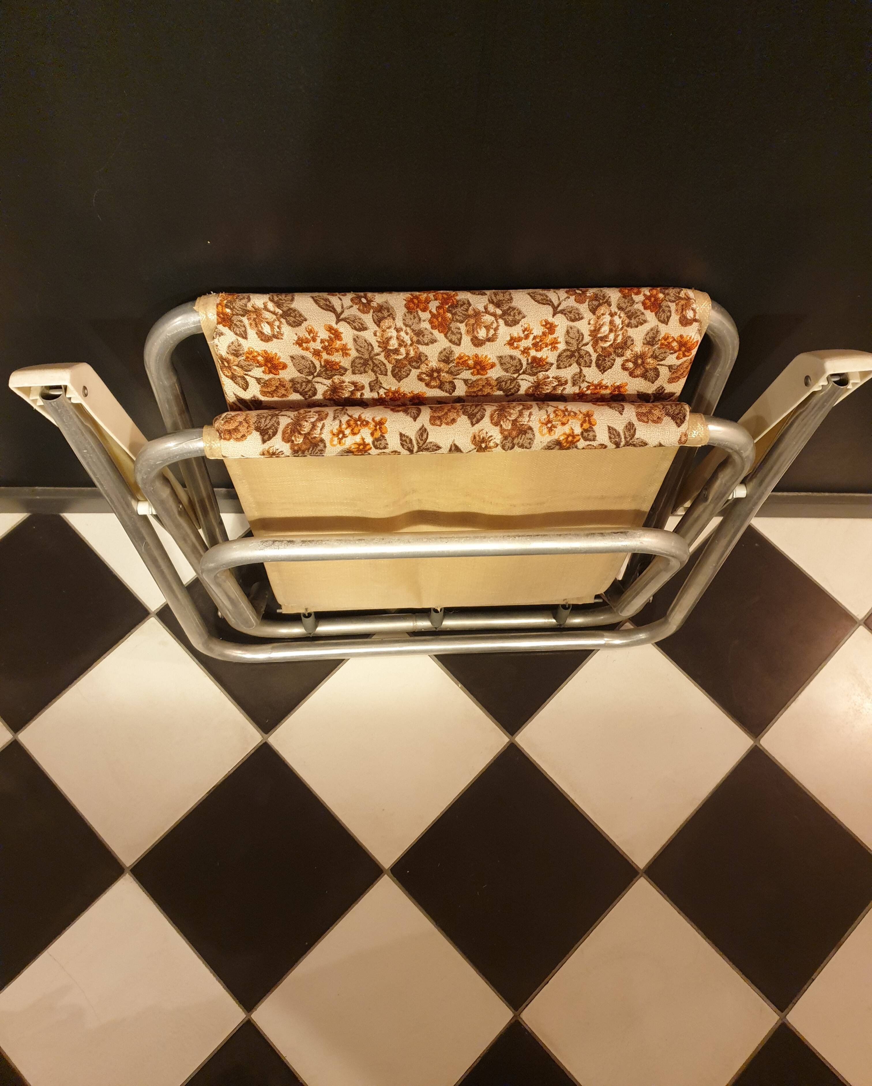 Folding garden chair