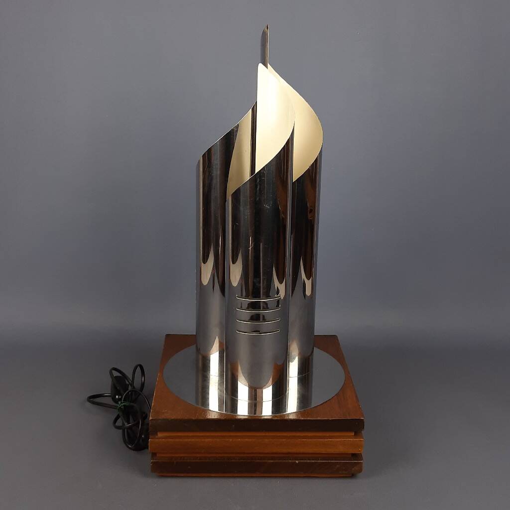 Goffredo Reggiani table lamp, modernist design, chrome metal, wood, 1970.