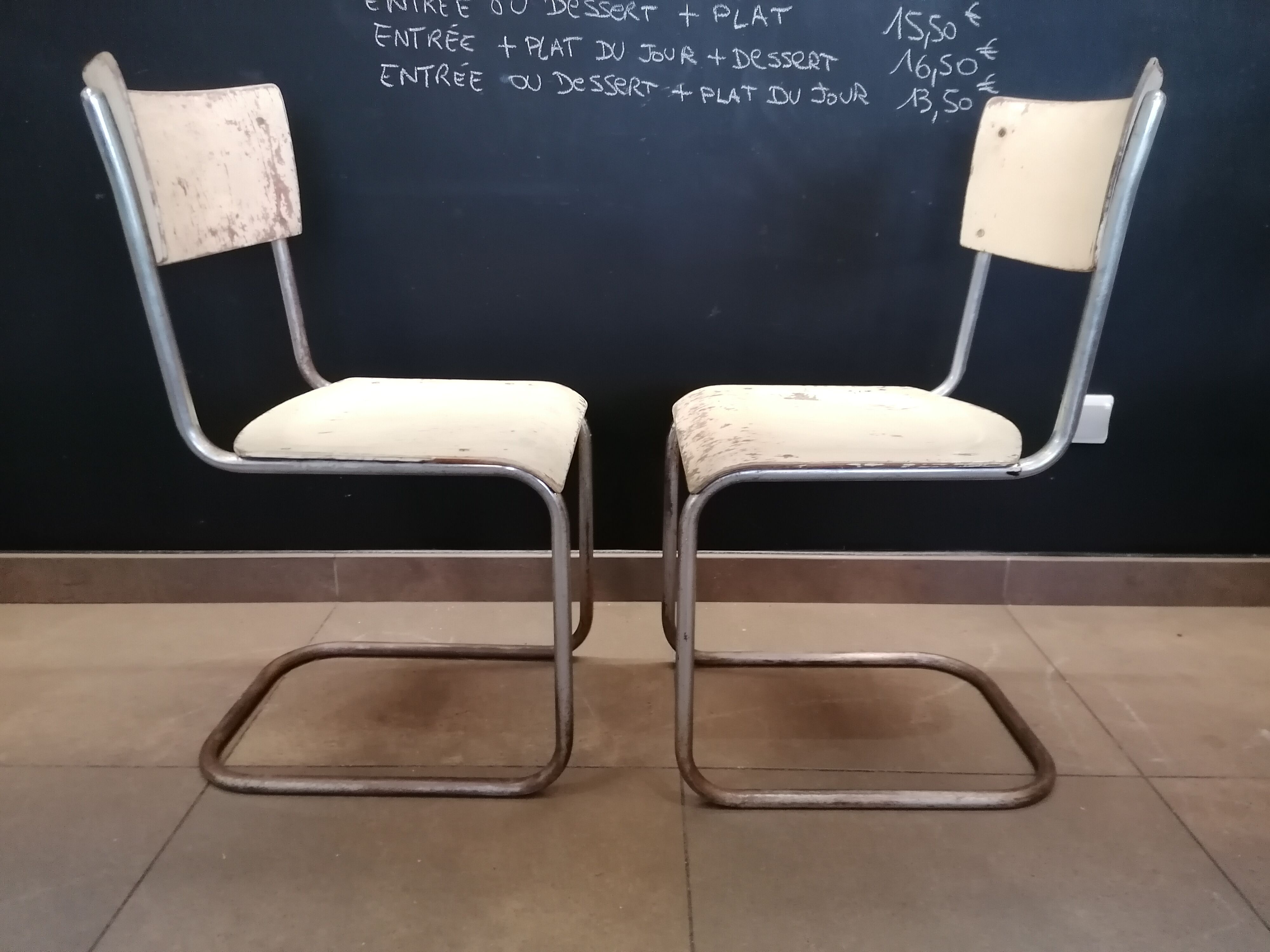 Paire de chaises en porte à faux Mart Stam, Tchécoslovaquie, années 60