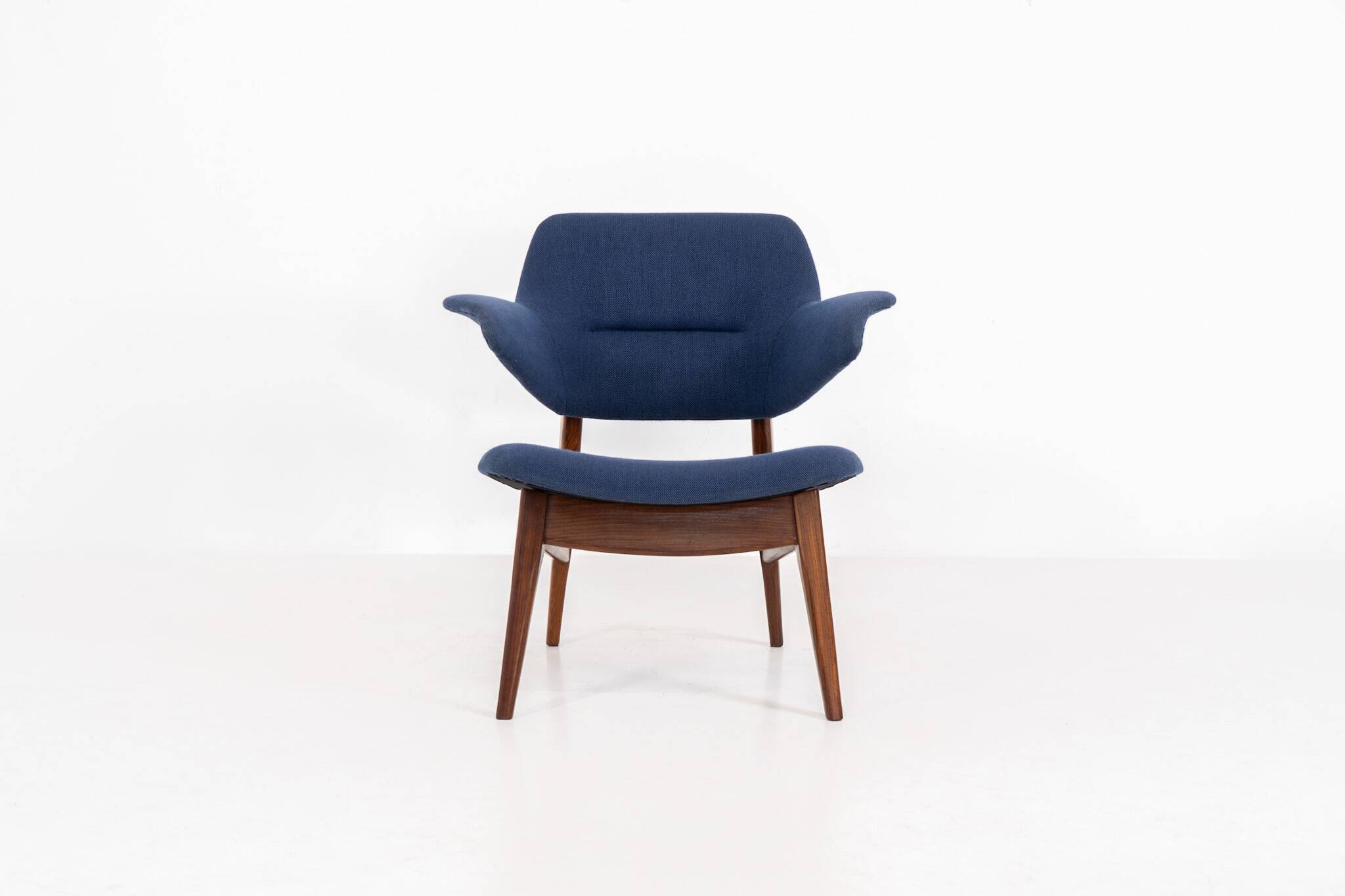 “Pinguin” armchair by Louis van Teeffelen for Wébé