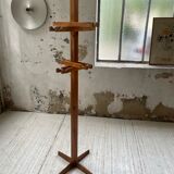 Patère wears pine coat 70