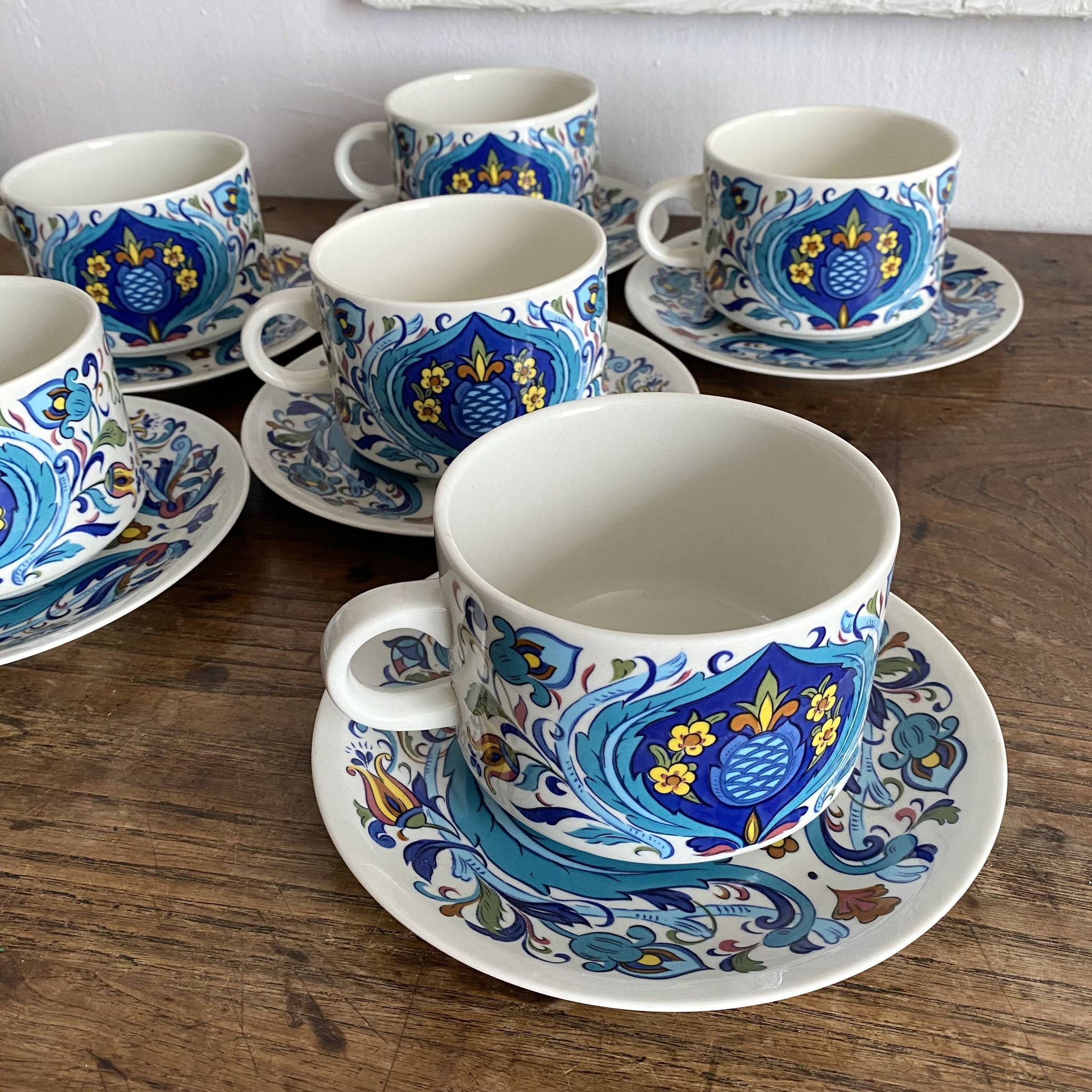 Villeroy and Boch Izmir model large cup breakfast set