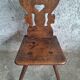 Chaise paysanne alpine sculptée datée 1814 – bois massif