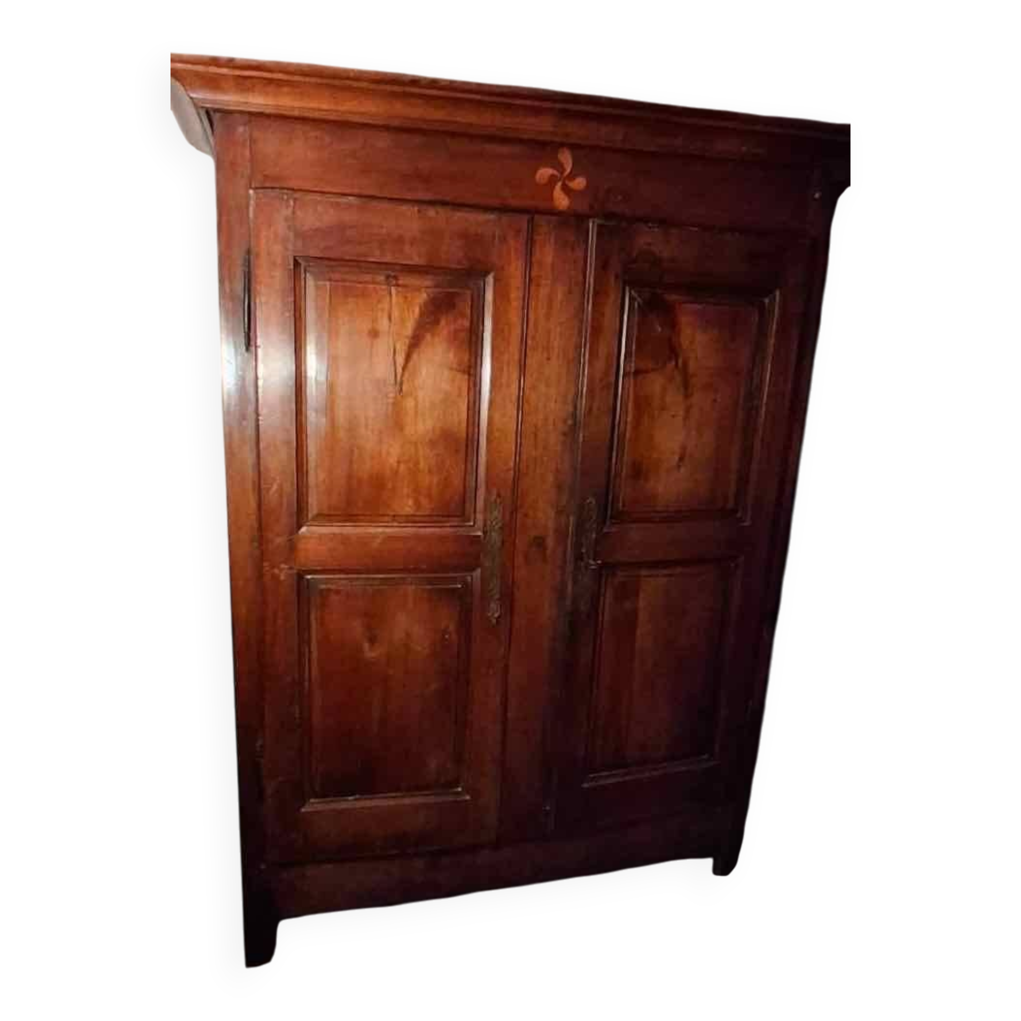 18th-century Malouine wardrobe, in walnut.