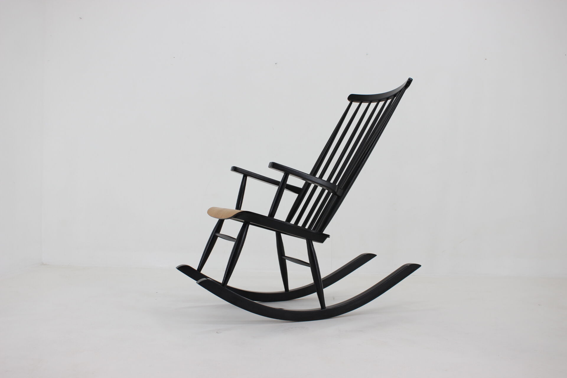1960s Varjosen Puunjalostus Beech Rocking Chair, Finland