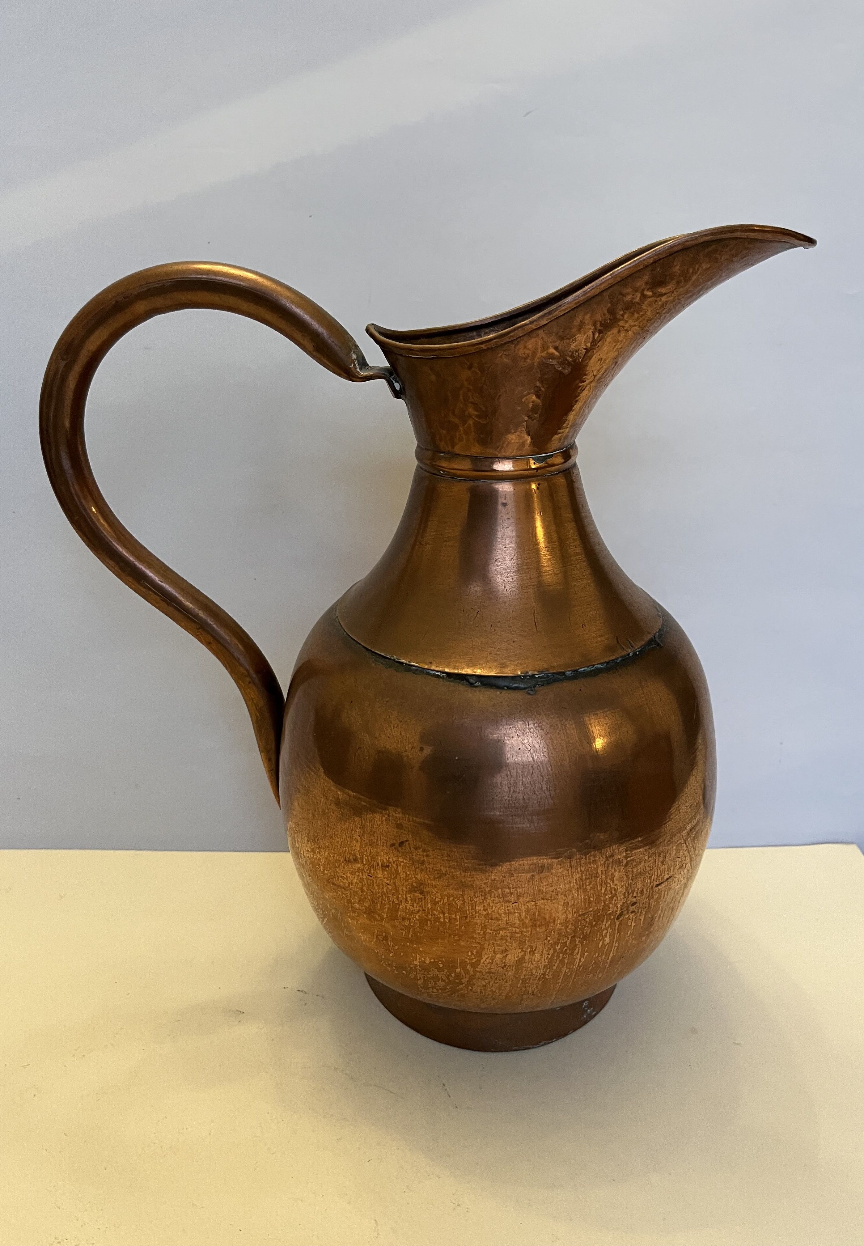 Cruche en cuivre