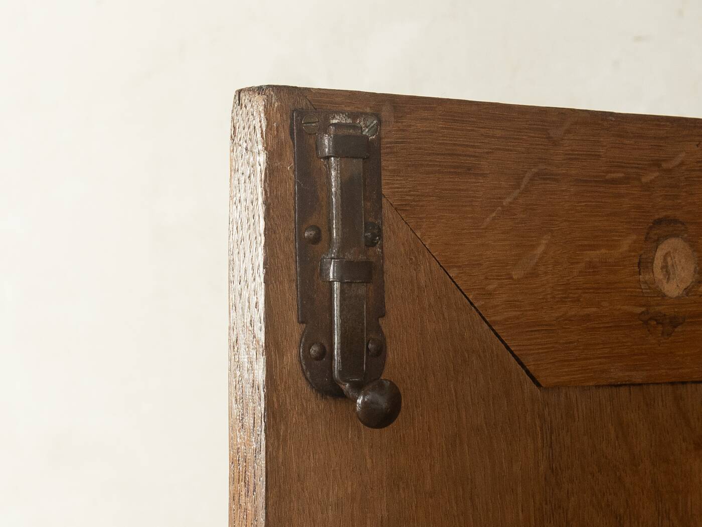 Armoire antique classique en chêne, avant 1900