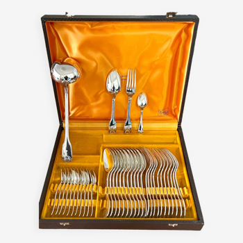 Vendome cutlery new condition 37 pieces with box