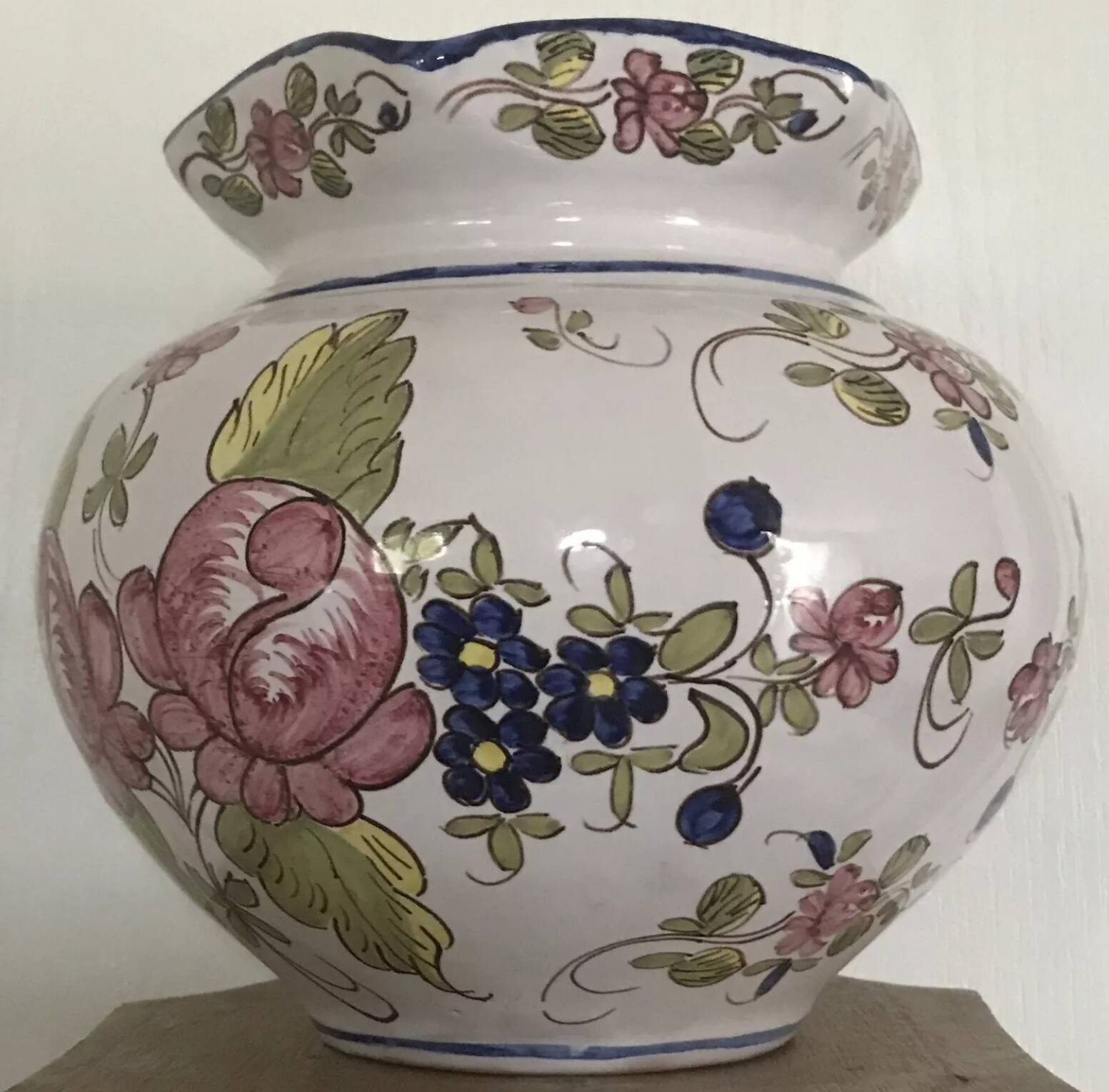 Round earthenware vase with polychrome floral motifs, signed