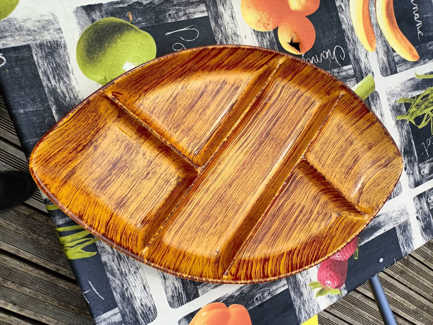 Compartmented serving dish