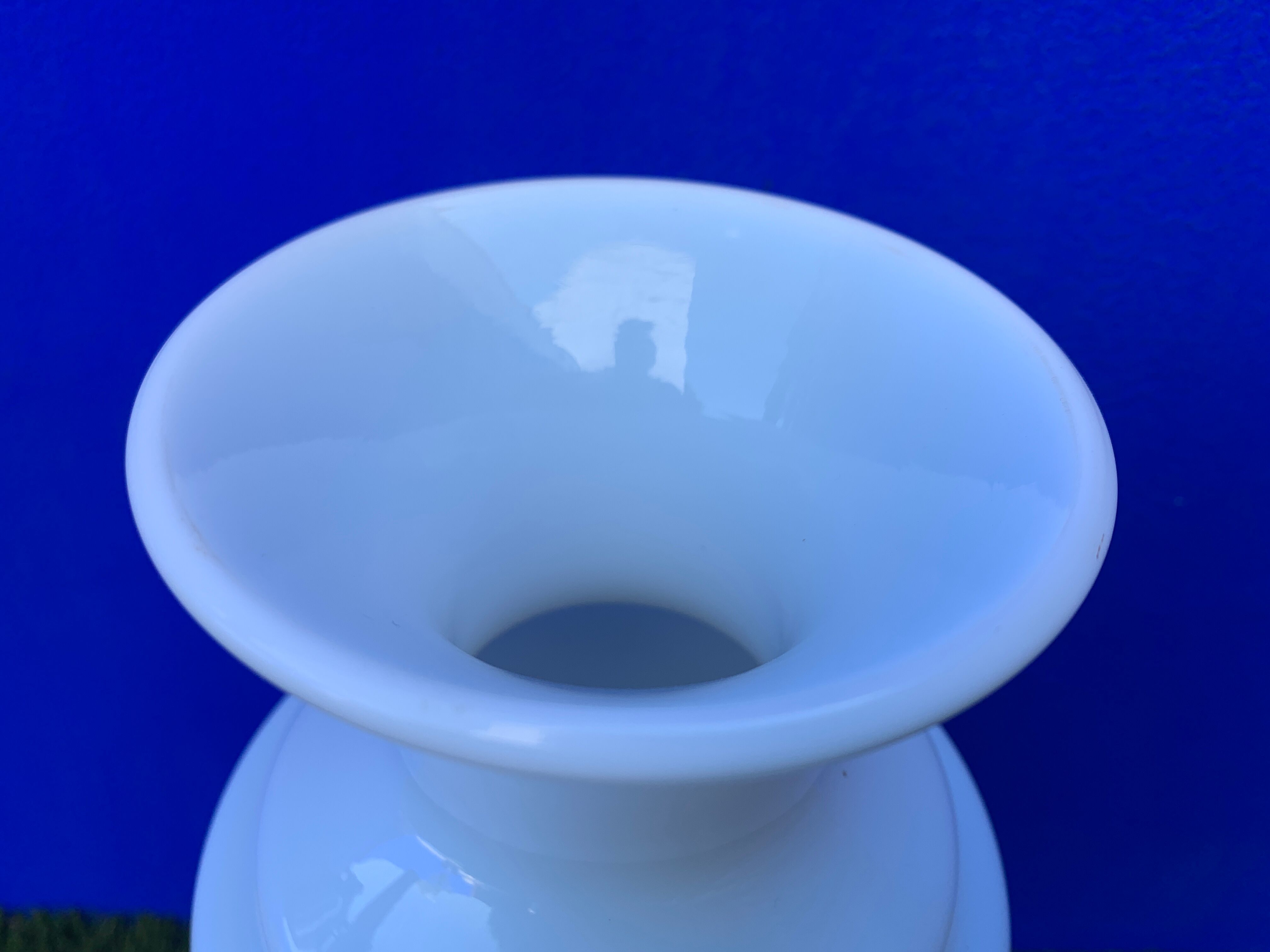 Opaline vase signed Sèvres, Paris