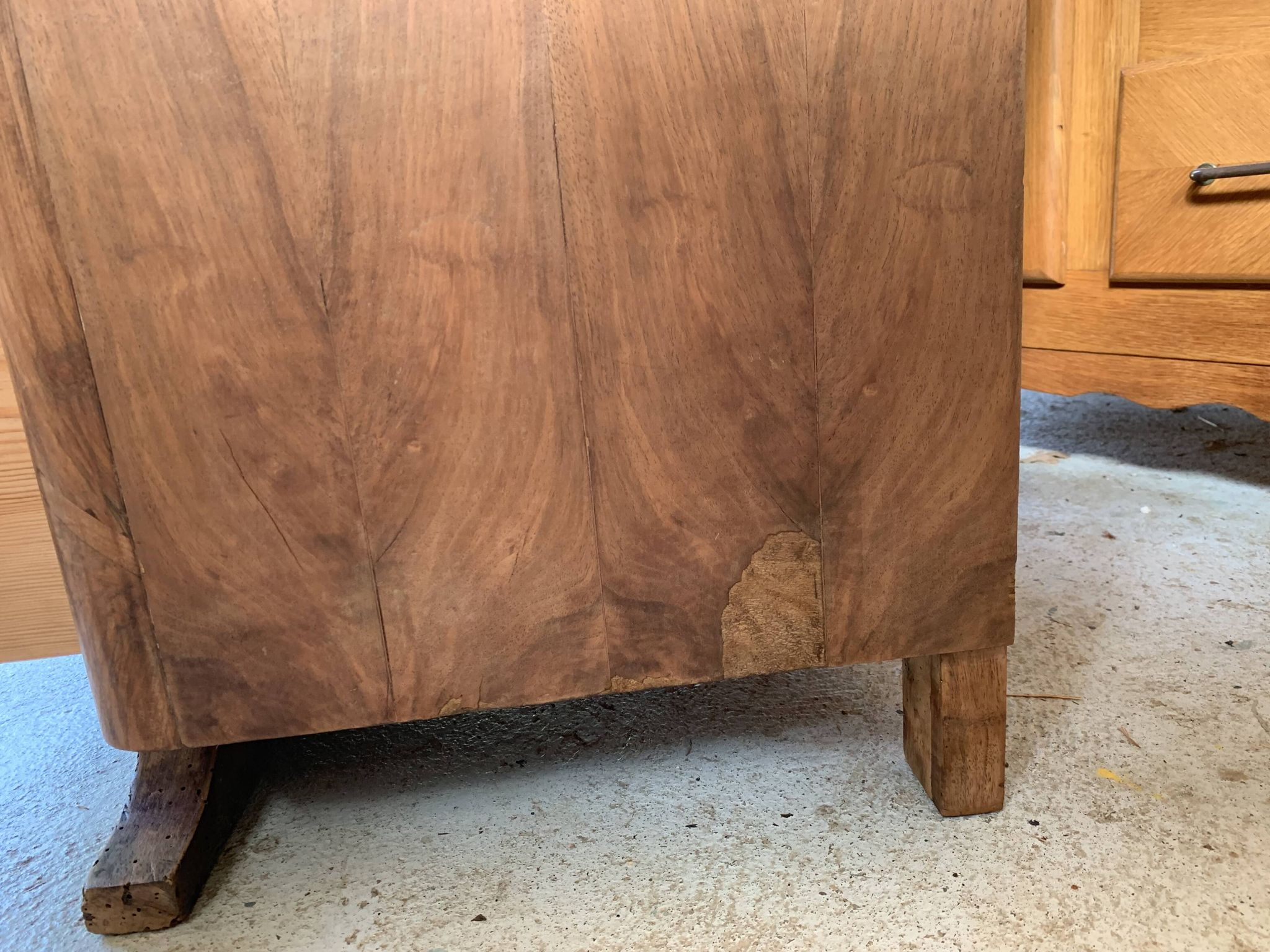 Commode haute art déco pieds moustache noyer brut 1930