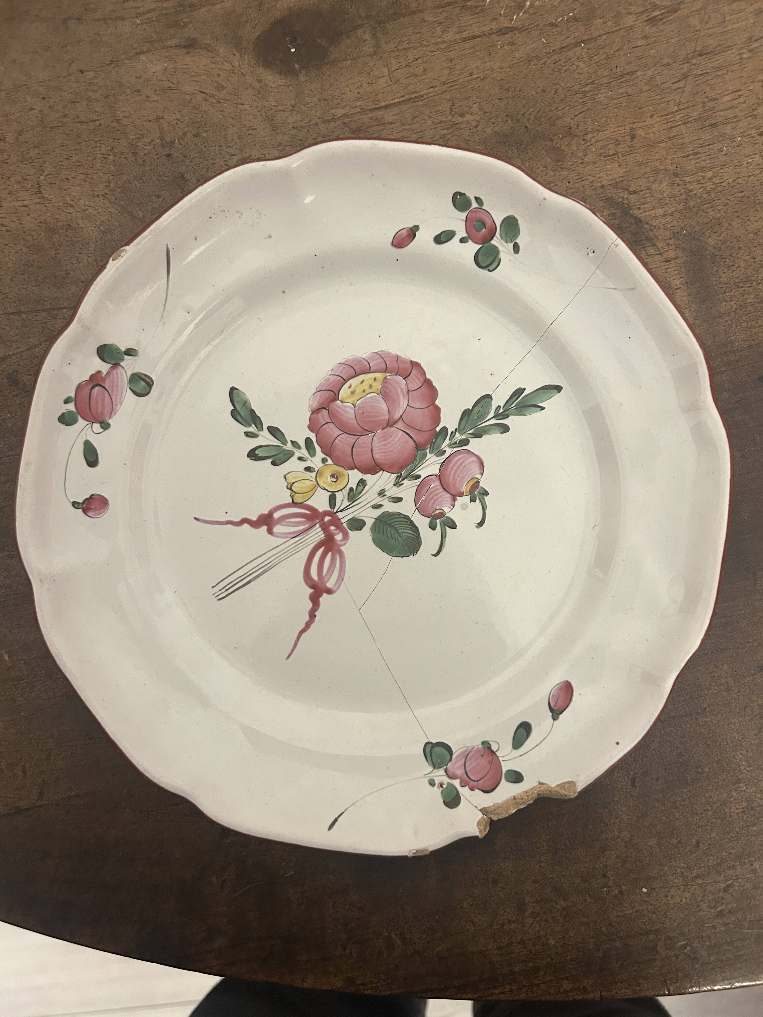 Set of 4 Islettes earthenware plates – 18th century – floral decoration