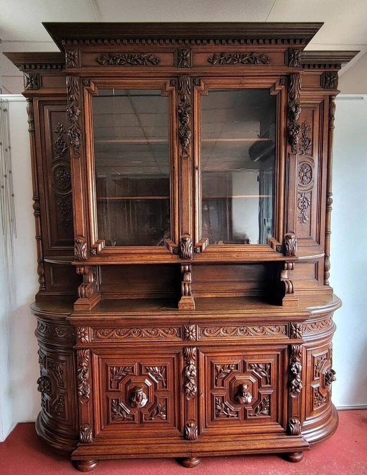 Very important Renaissance style chateau library buffet in oak